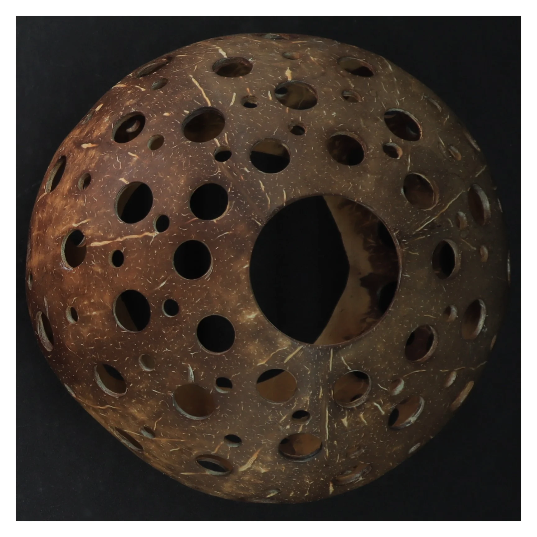 Dekorativ kokosnødde-lampe (str. Ø. 10 cm. og ø, 5 cm)