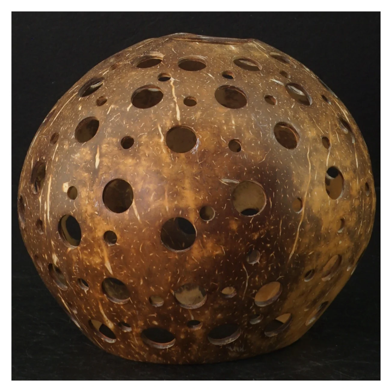 Dekorativ kokosnødde-lampe (str. Ø. 10 cm. og ø, 5 cm)