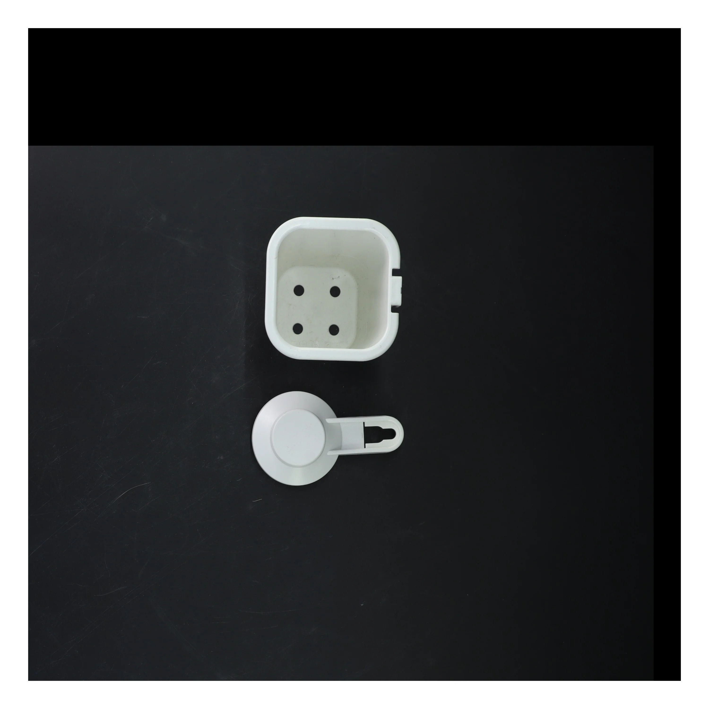 hvid fra IKEA (str. 11 x 8 cm. og. 10 cm)