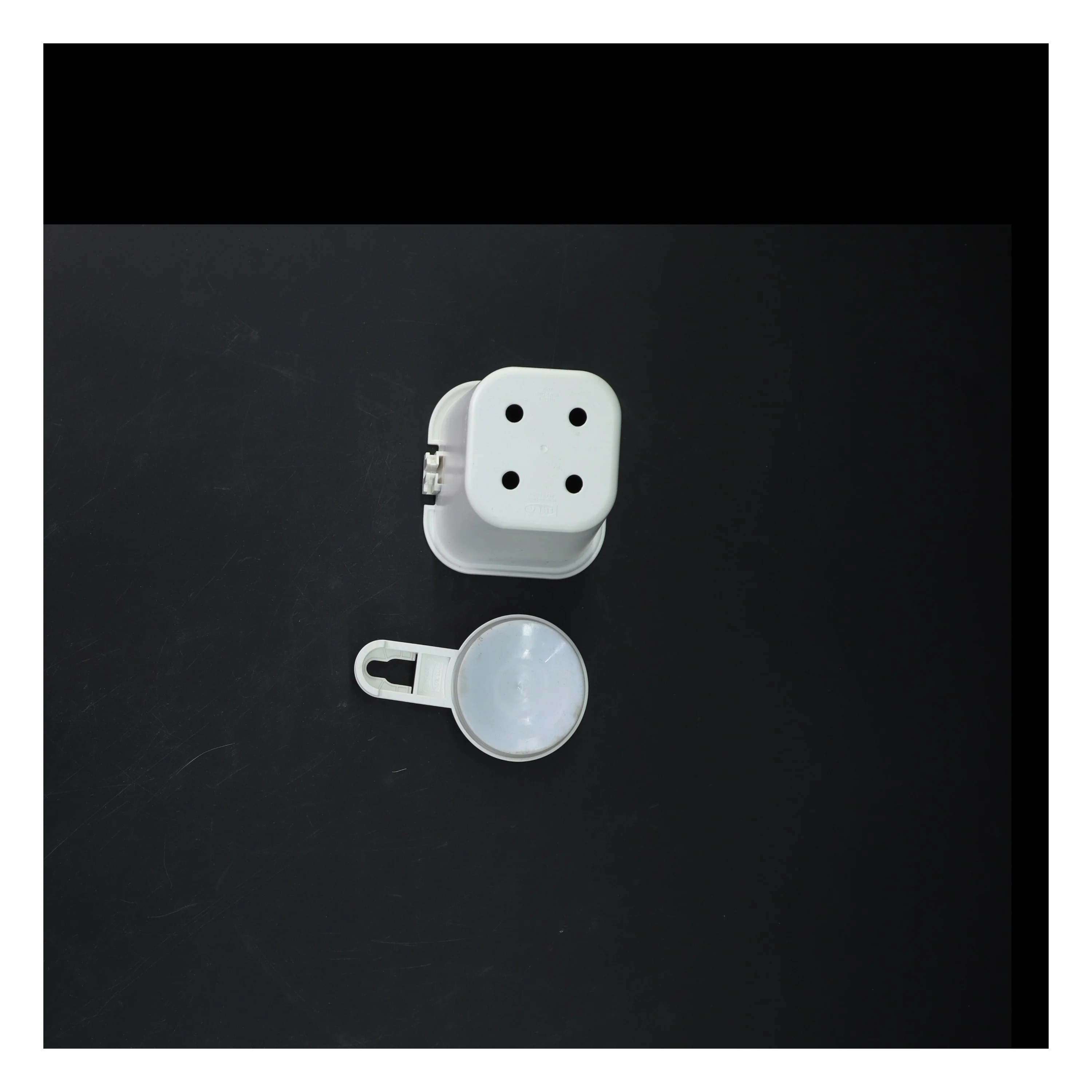 hvid fra IKEA (str. 11 x 8 cm. og. 10 cm)