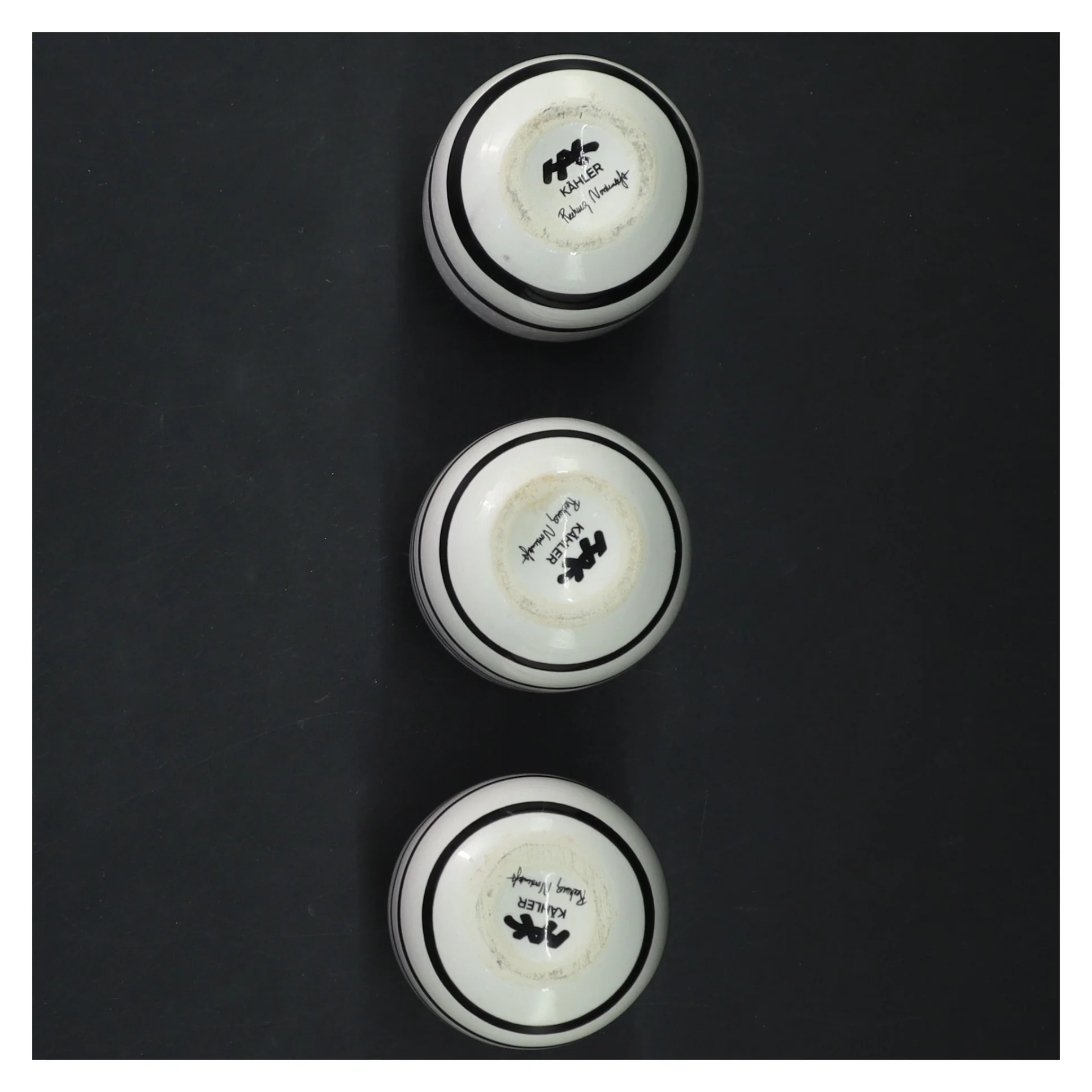 Sæt med 3 sorte og hvide vaser fra Kähler (str. 8 cm)