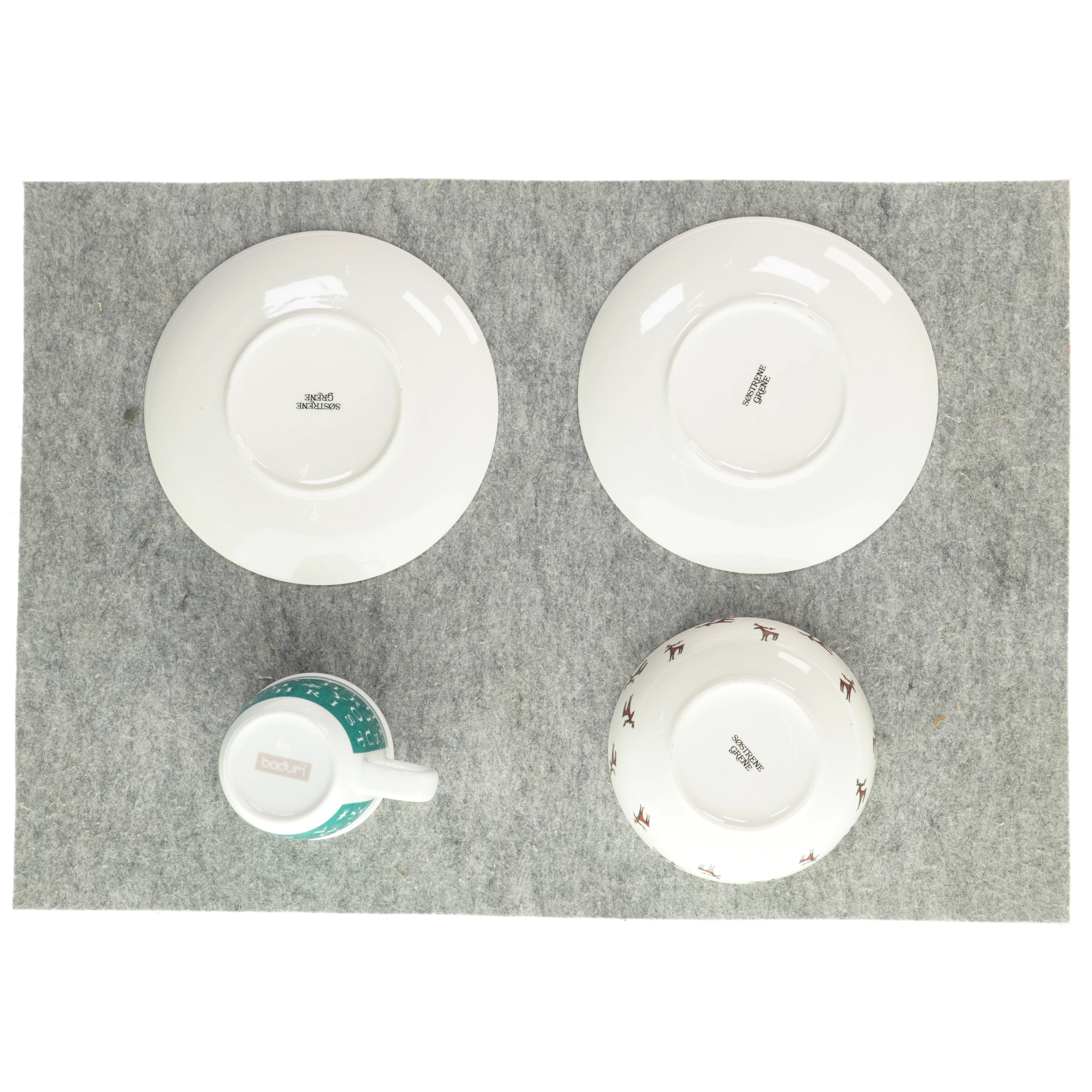 Julesæt ( 2 tallerkner, 1 kop og 1 skål) fra Bodum og Søstrene Grene (str. 21 og 6x15 og 11x10m)