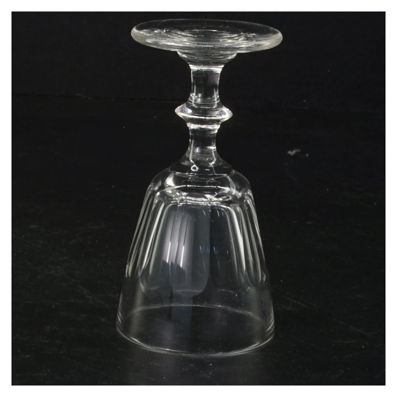 Glas (str. 11, x ø 6 cm)