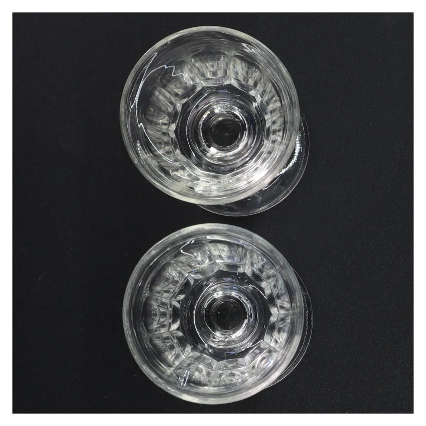 Glas (str. 11, x ø 6 cm)