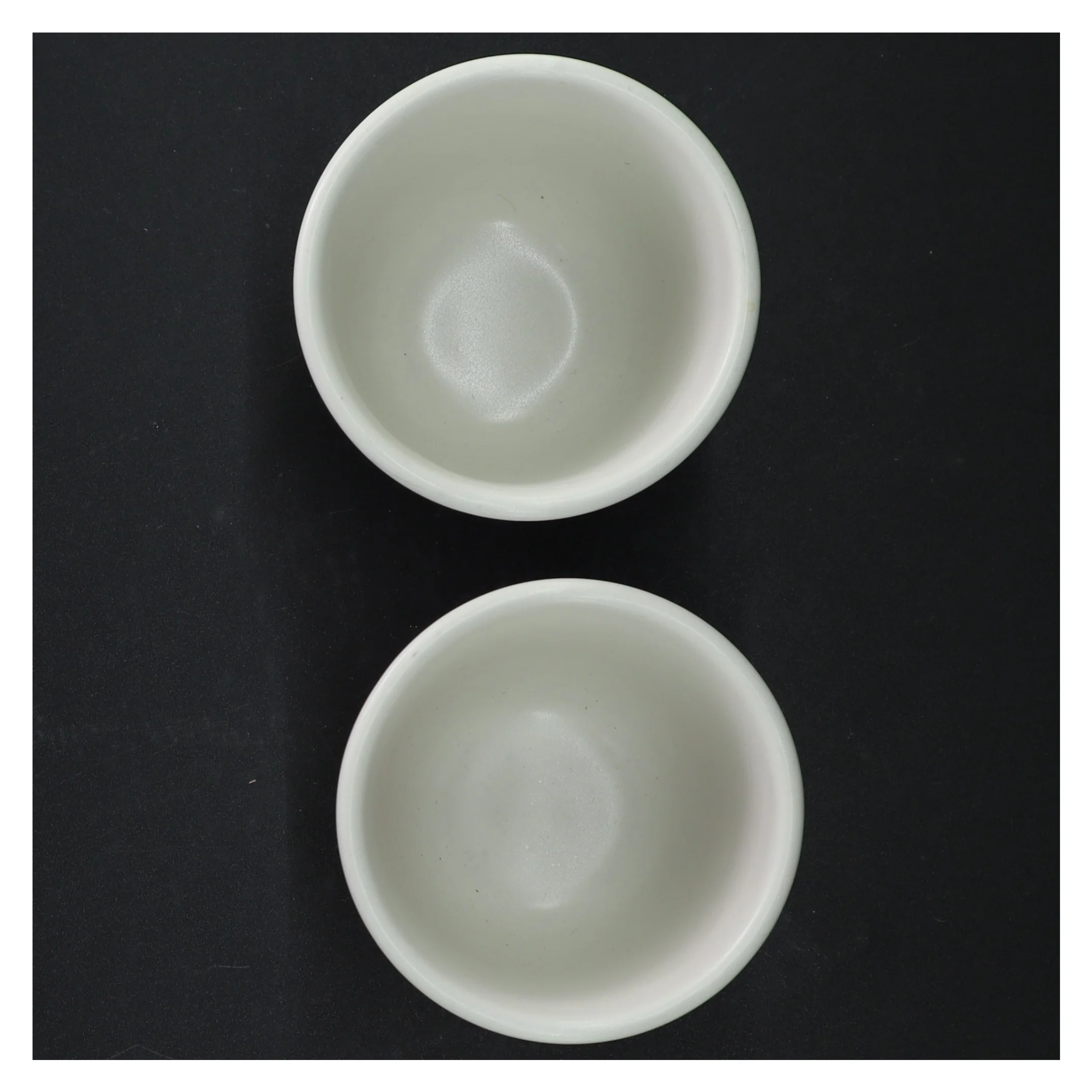 Hvide keramik krus (str. H 9 cm)