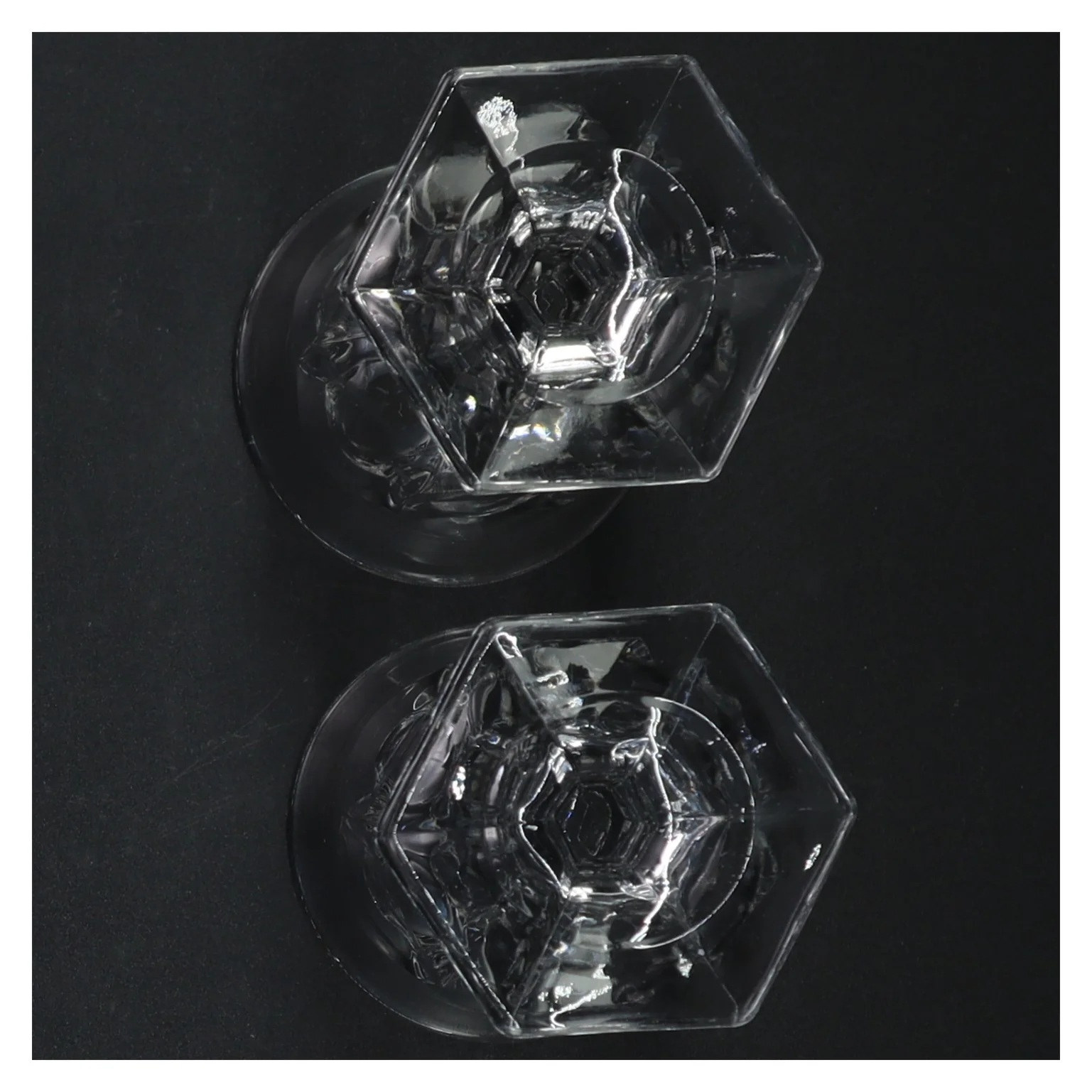 Gennemsigtige glas på fod (str. 14 x 6,5 cm)