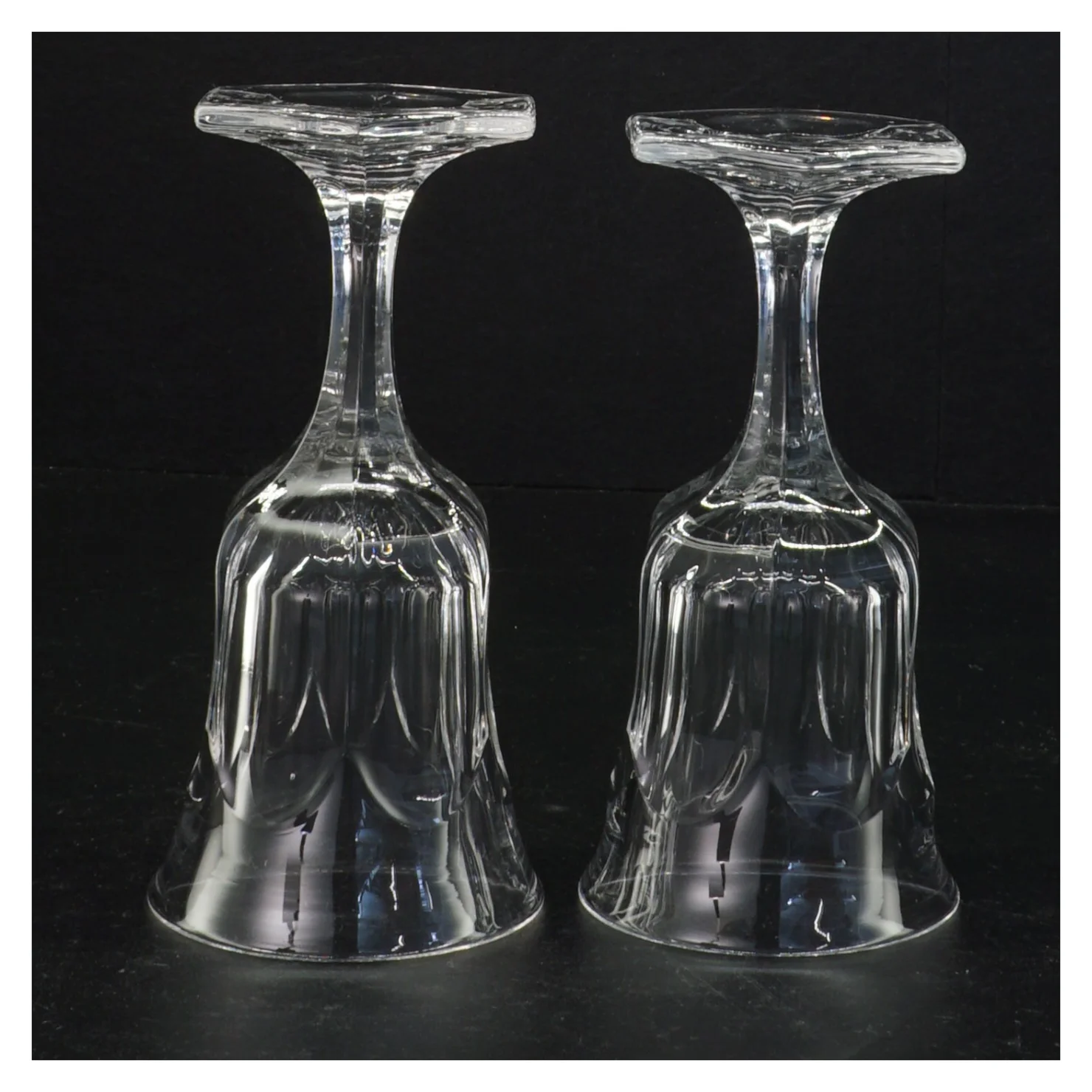 Gennemsigtige glas på fod (str. 14 x 6,5 cm)