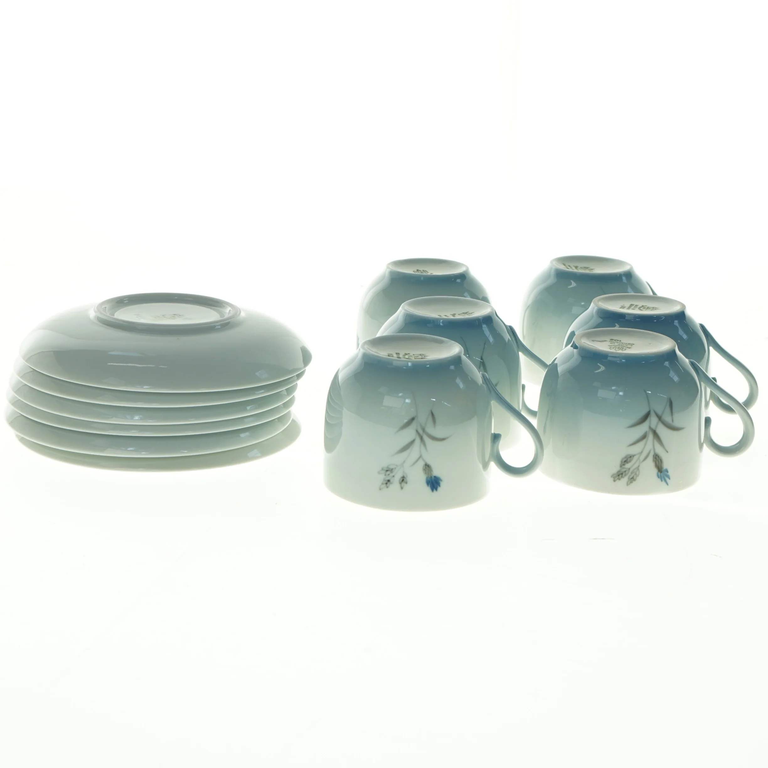 Porcelæn kaffesæt med blomstermotiv, Blå kornblomst, Demeter fra Bing Og Grøndahl (str. Diameter 13,5 cm h 7 cm)