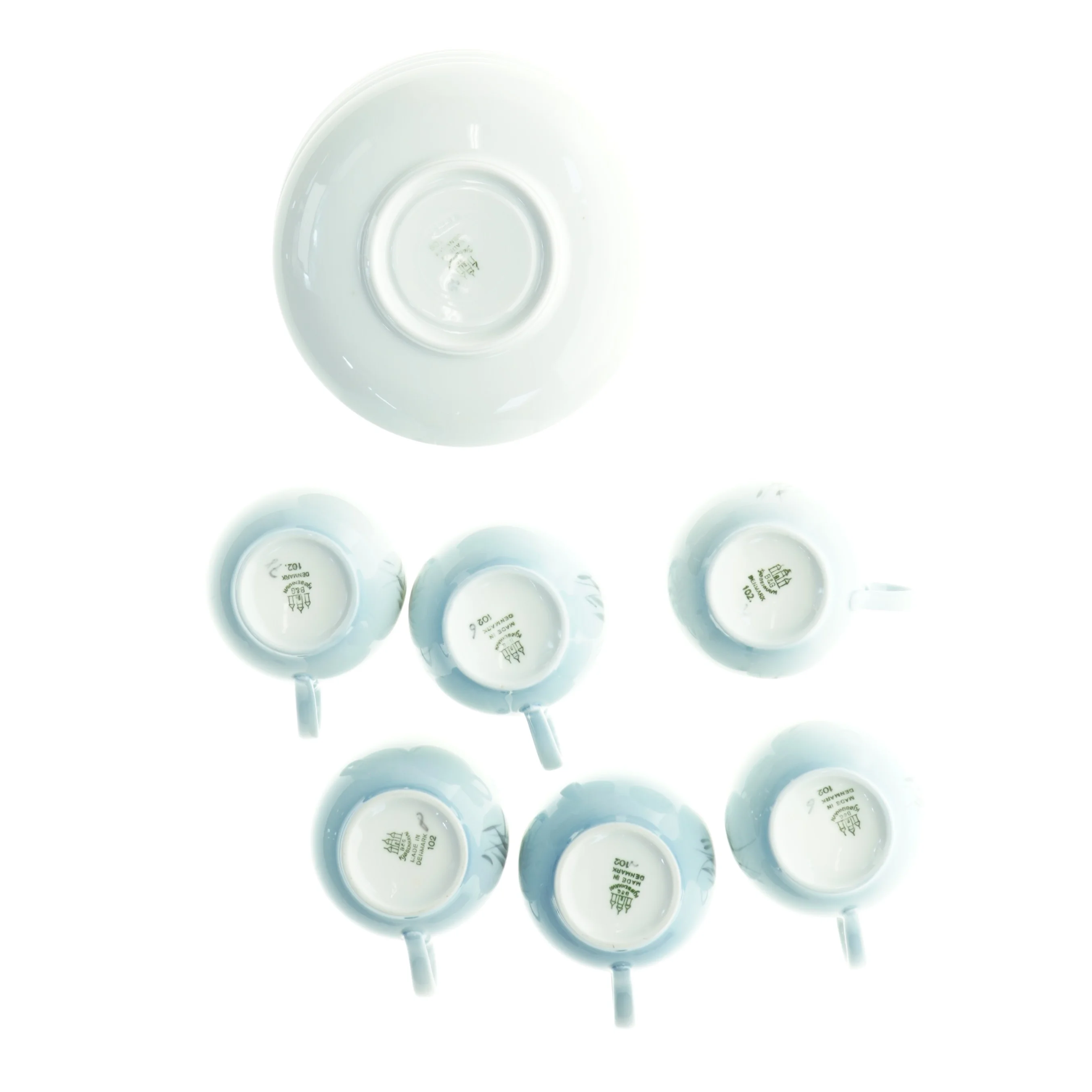 Porcelæn kaffesæt med blomstermotiv, Blå kornblomst, Demeter fra Bing Og Grøndahl (str. Diameter 13,5 cm h 7 cm)