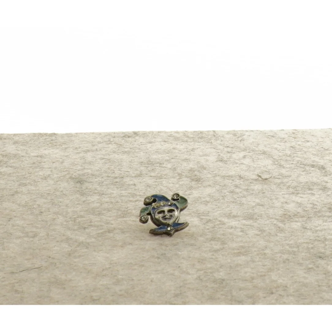 Pin med joker/hofnar (str. 2 x 2 cm)