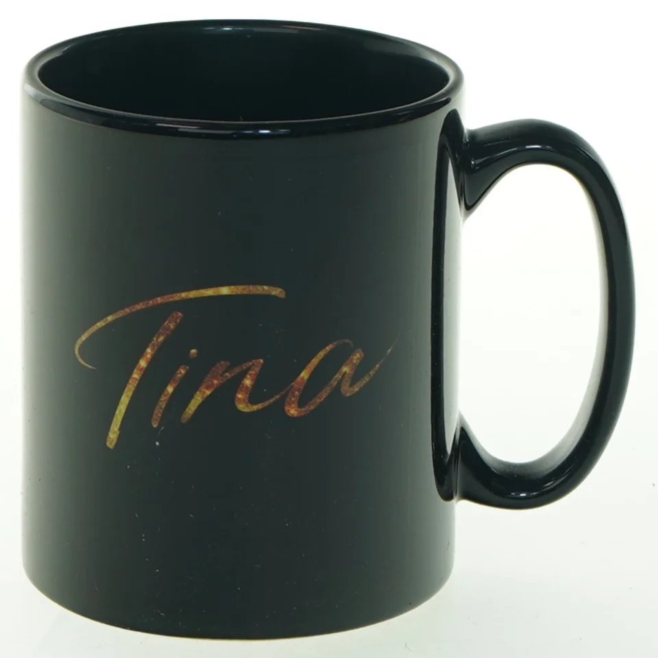 Sort kaffekrus fra musicalen  med 'Tina' i London (str. H 9,5 cm, ø 8 cm)