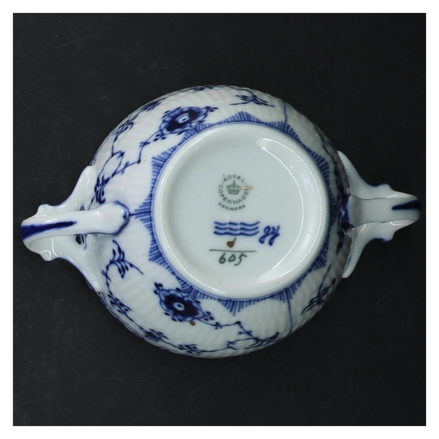 Blåt musselmalet terrin fra Royal Copenhagen (str. Ø 9 cm)