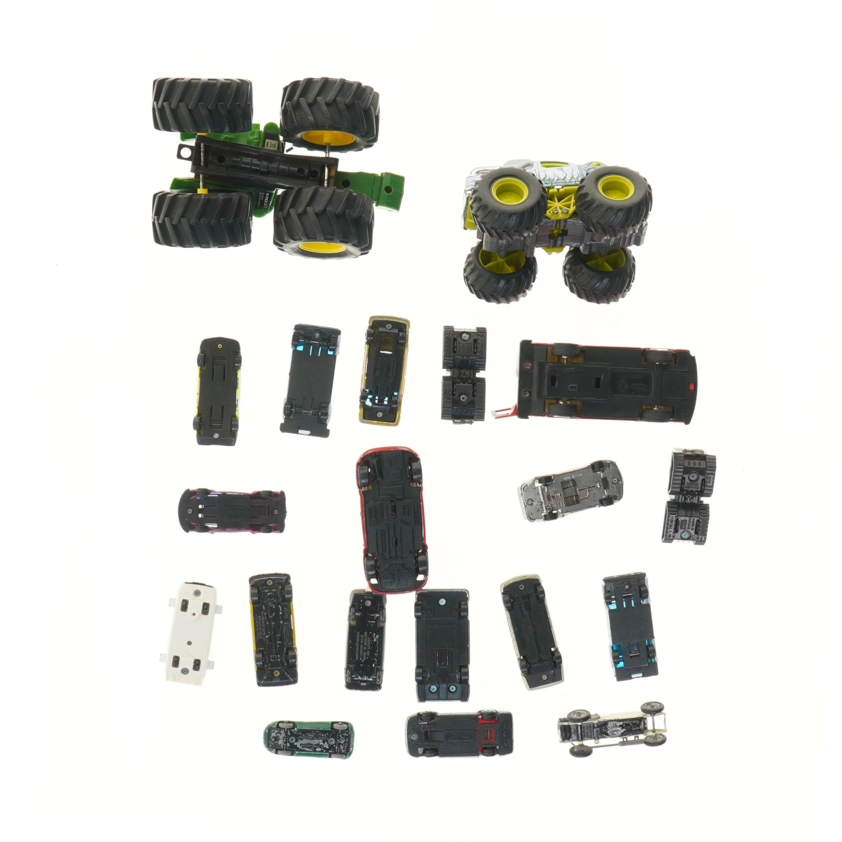 Samling af legetøjsbiler og fartøjer