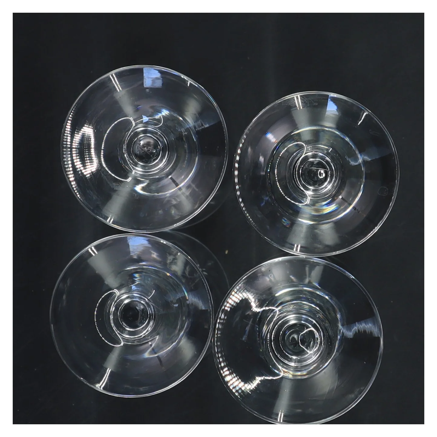 Vinglas med dekorationsmønster (str. Ø 5,5x12,5 cm)