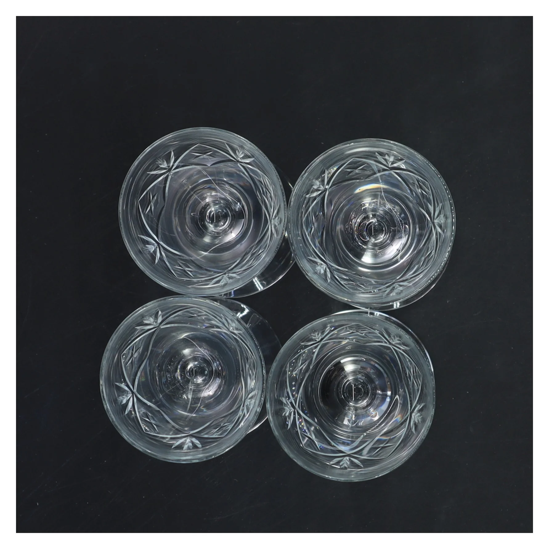 Vinglas med dekorationsmønster (str. Ø 5,5x12,5 cm)