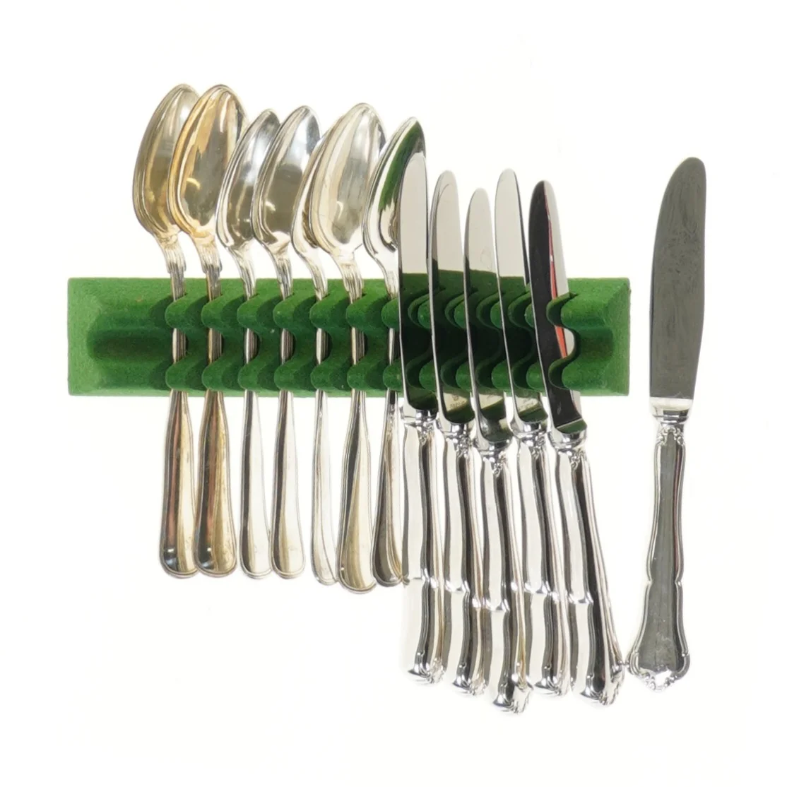 Bestik sæt med knive og skeer (str. 14-15,5 cm)