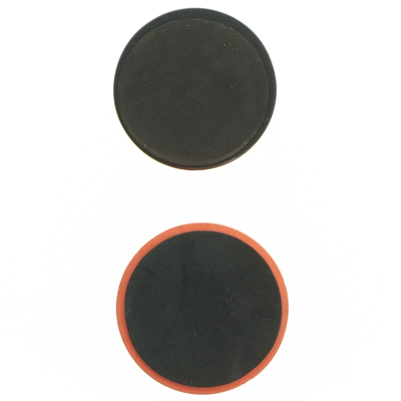 To lysestager i konisk form (str. 23 og 18 cm)