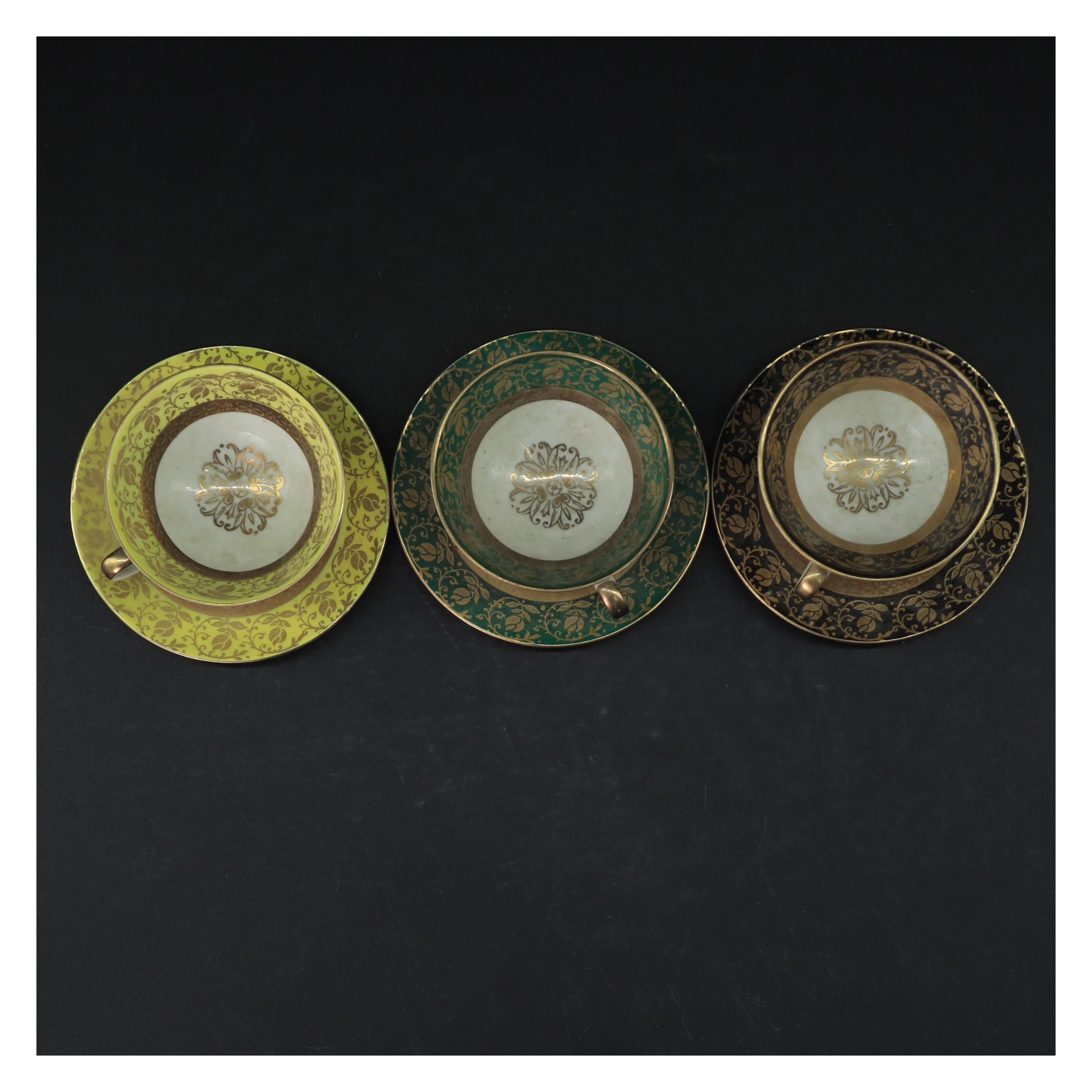 Porcelænskopper med underkopper fra Bavaria (str. Kopper. ø. 9 cm. tallerkener. ø. 12 cm)