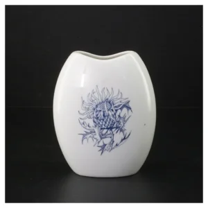 Porcelæns vase med blåt mønster fra Corell Porcelæn (str. H. 14 cm)