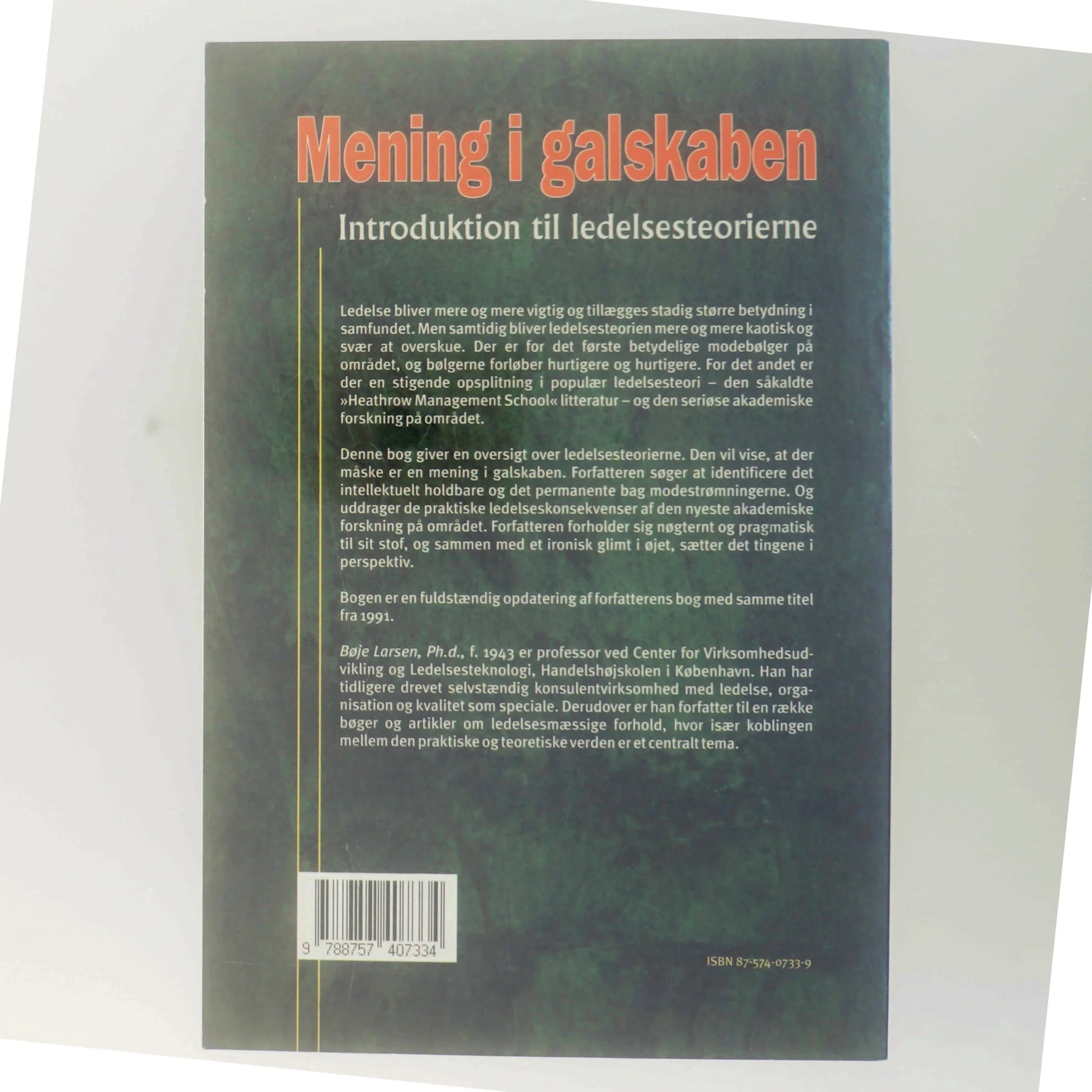 Mening i galskaben : oversigt over ledelsesteorierne af Bøje Larsen (f. 1943) (Bog)