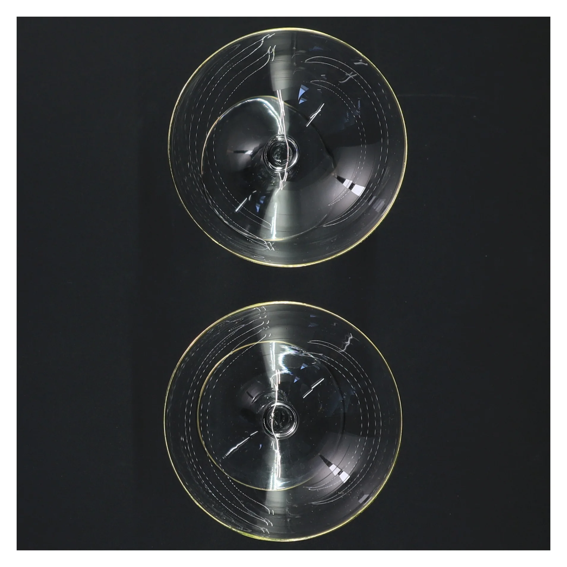 Coupe glas med guldkant (str. H. 9 cm ø. 8,5 cm)