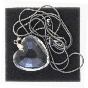 Halskæde med stort hjertevedhæng (str. 88 cm)