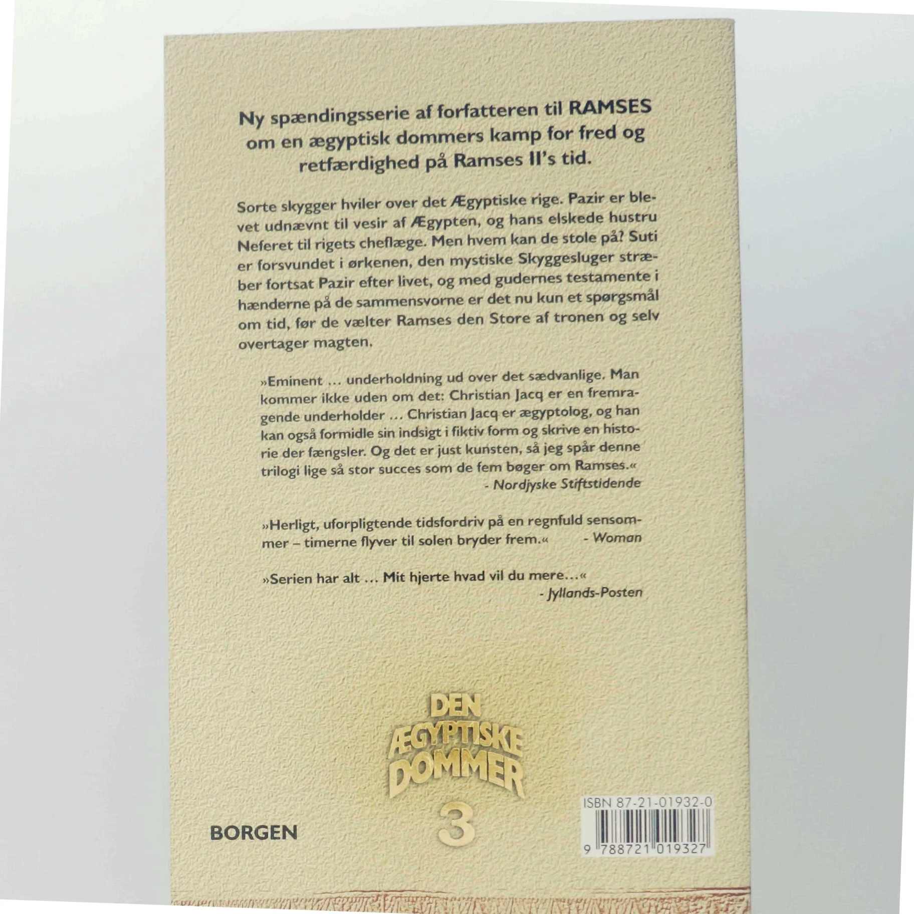 Den ægyptiske dommer. Bind 1, Den skændede pyramide af Christian Jacq (Bog)