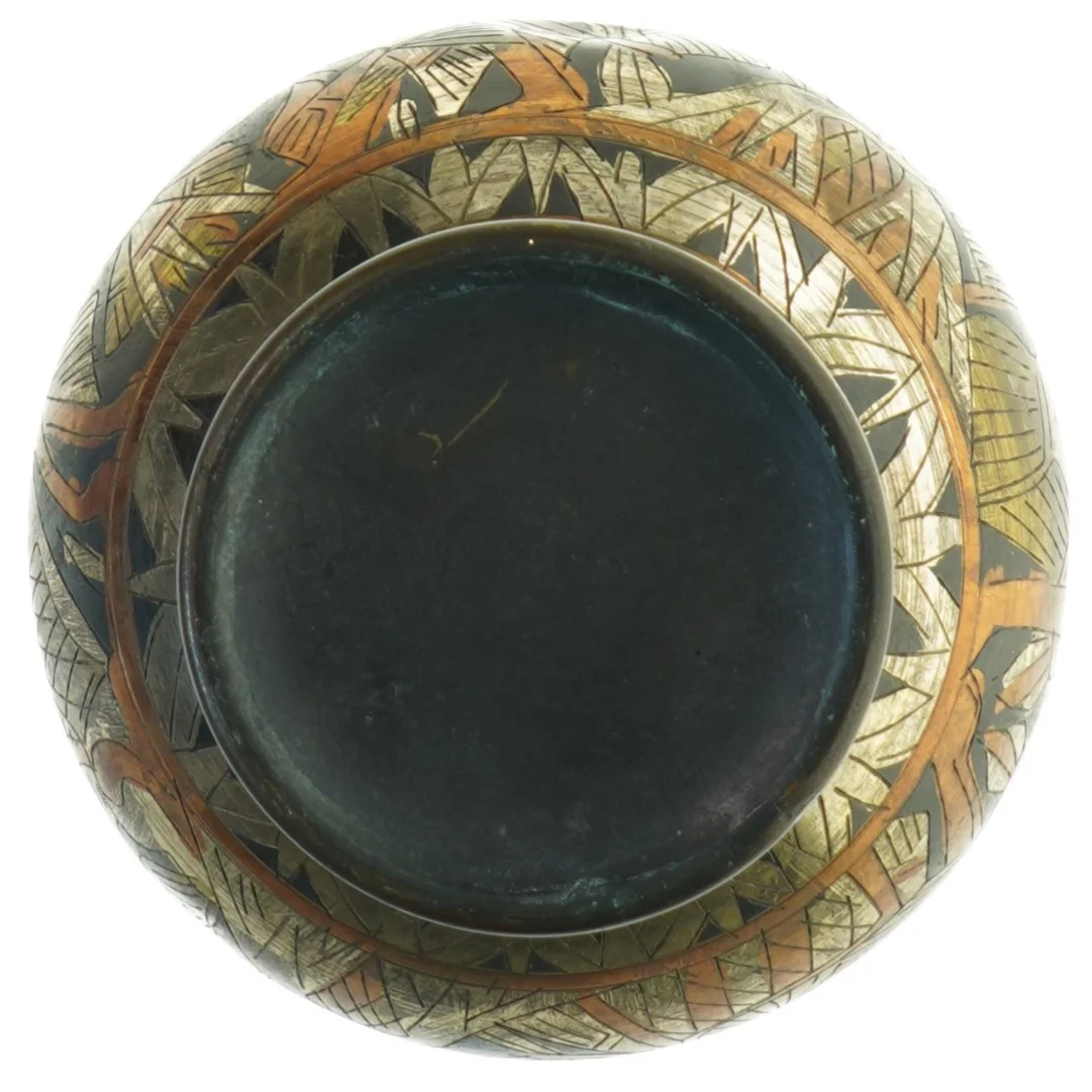 Dekoreret messing vase (str. 23x12 cm)