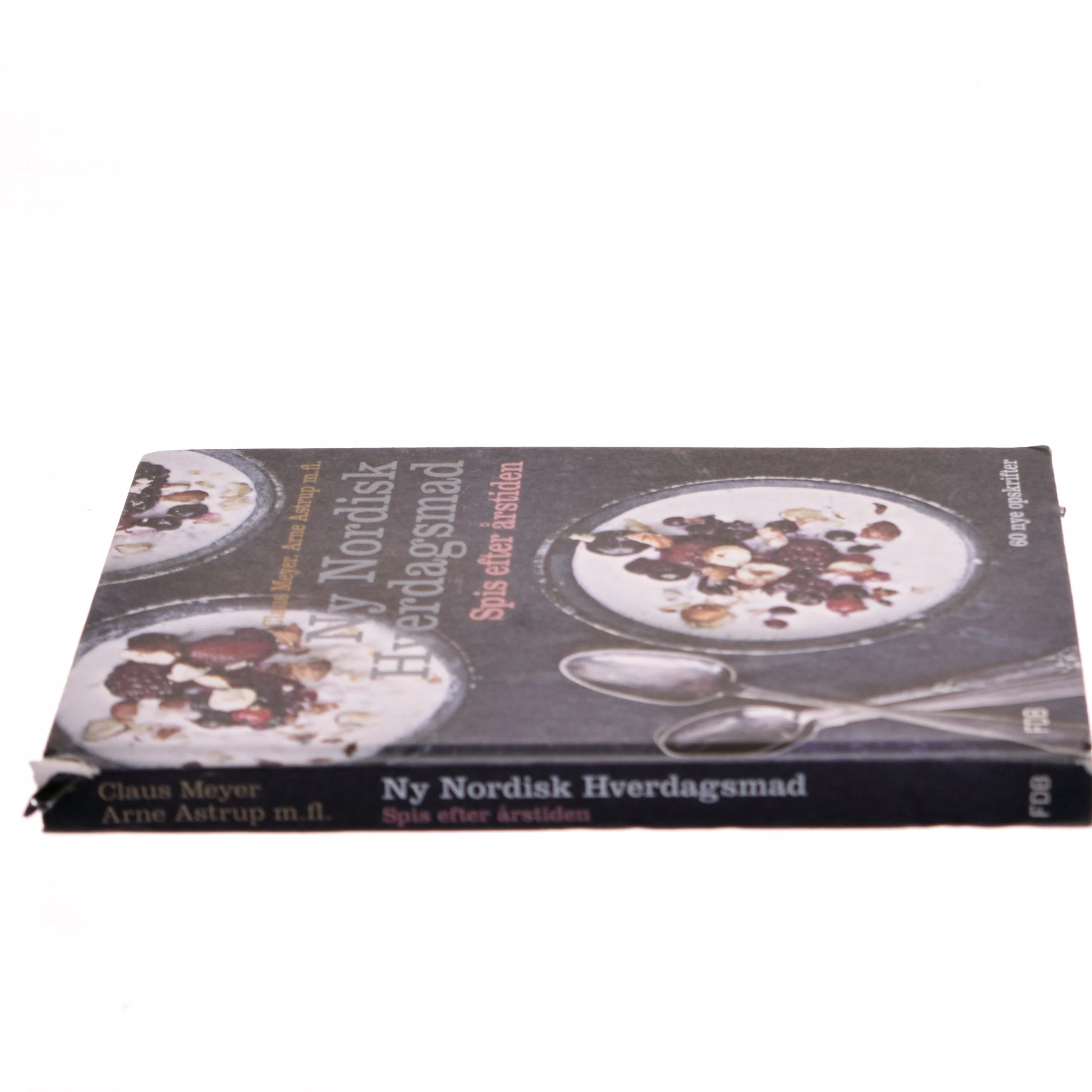 Ny nordisk hverdagsmad - spis efter årstiden (Bog)