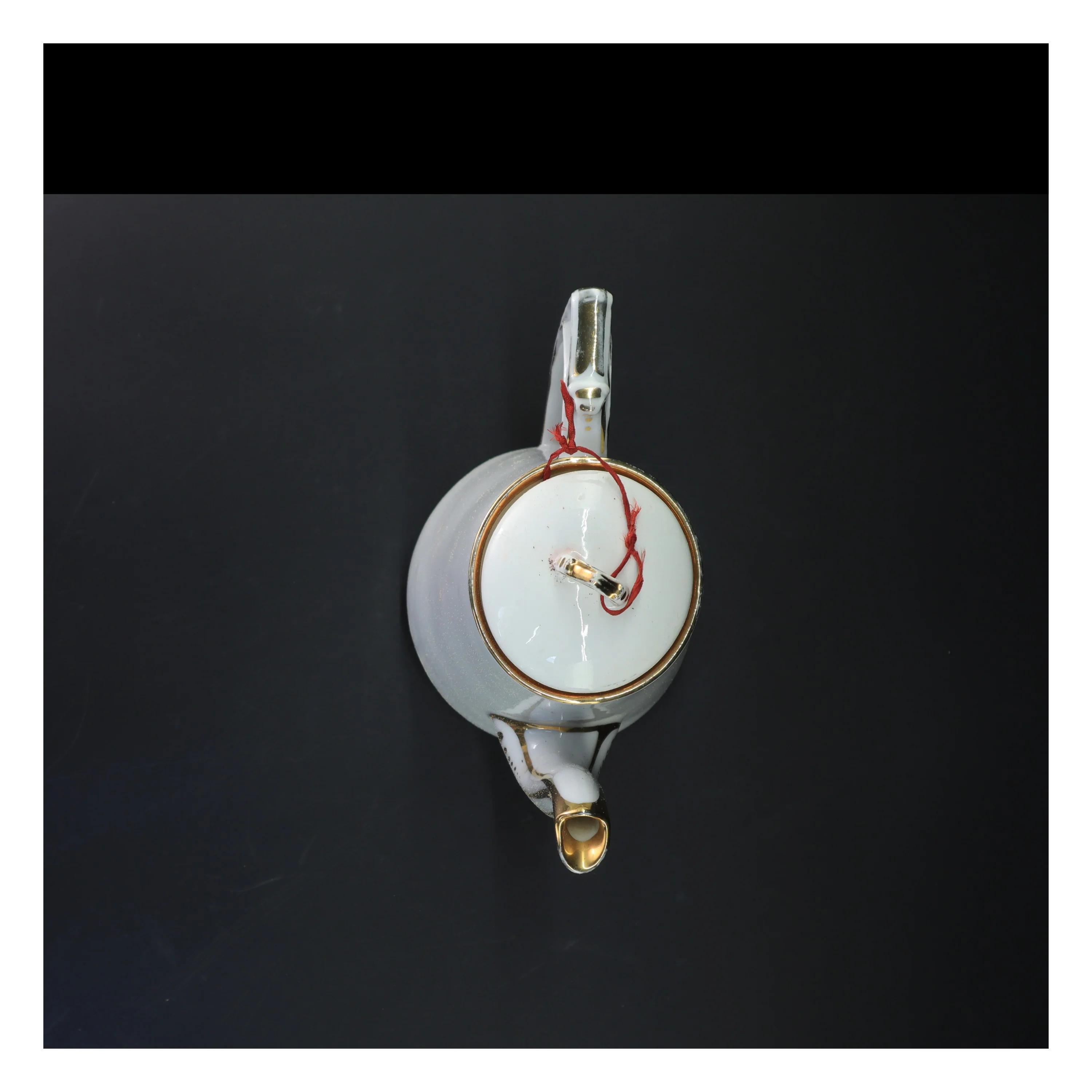 Porcelænskande med guldkant (str. 23 cm)