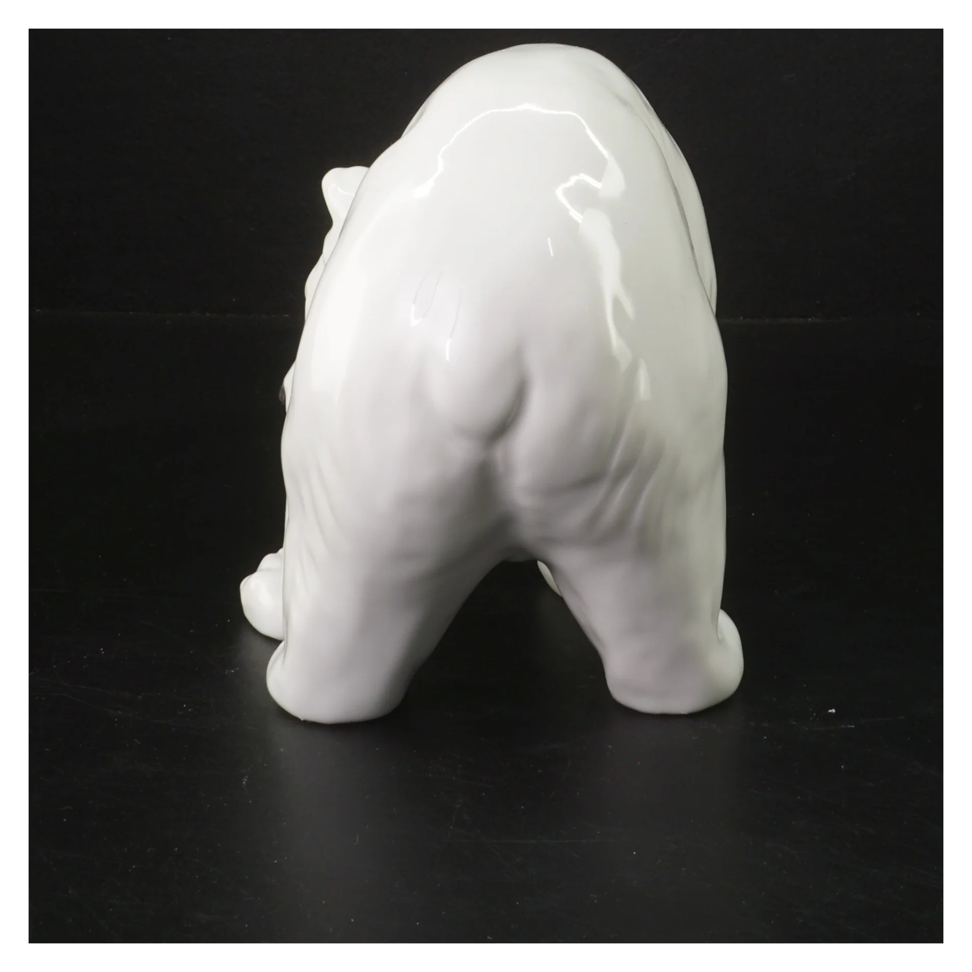 Porcelænsfigur af isbjørn fra Royal Copenhagen (str. 12x11x20 cm)