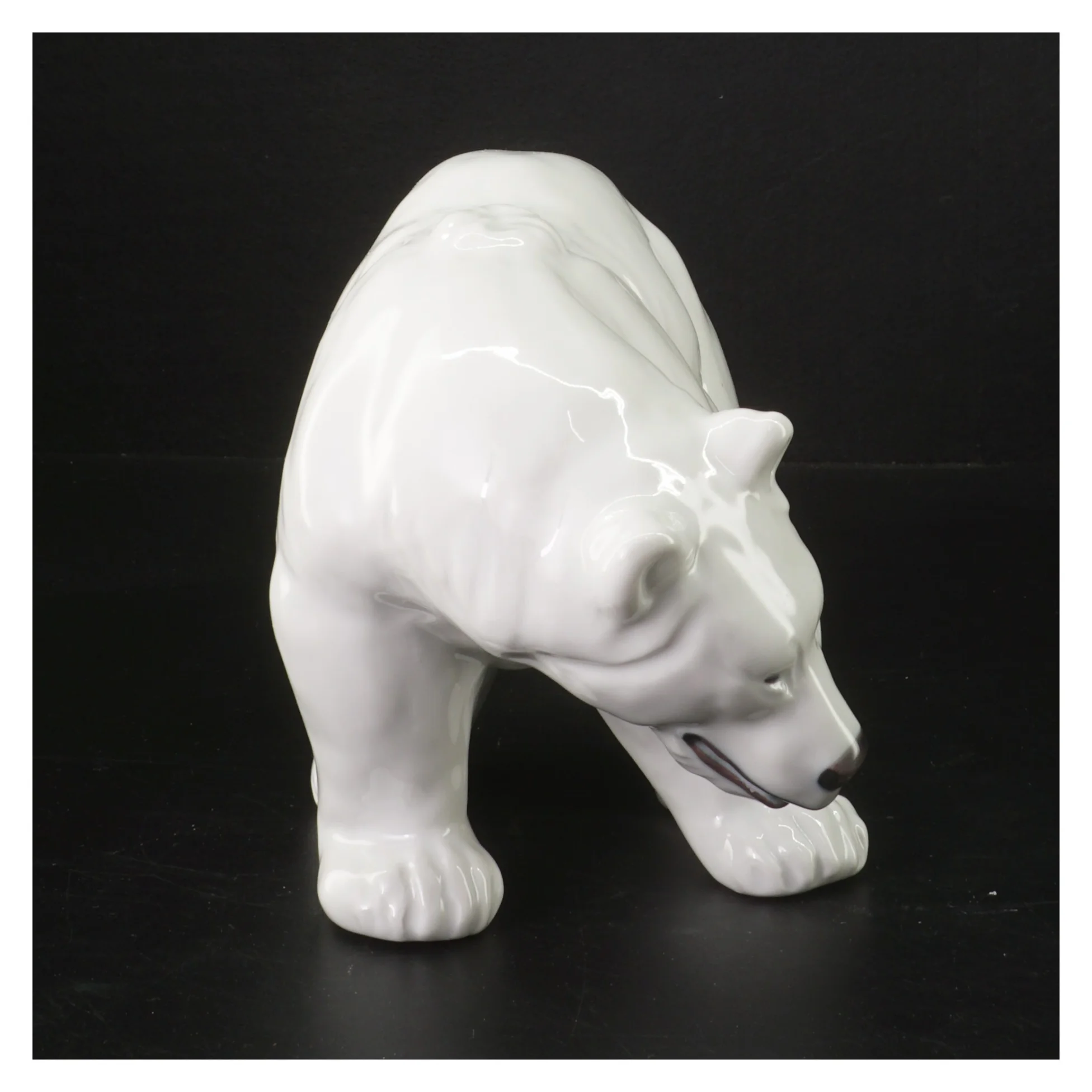 Porcelænsfigur af isbjørn fra Royal Copenhagen (str. 12x11x20 cm)