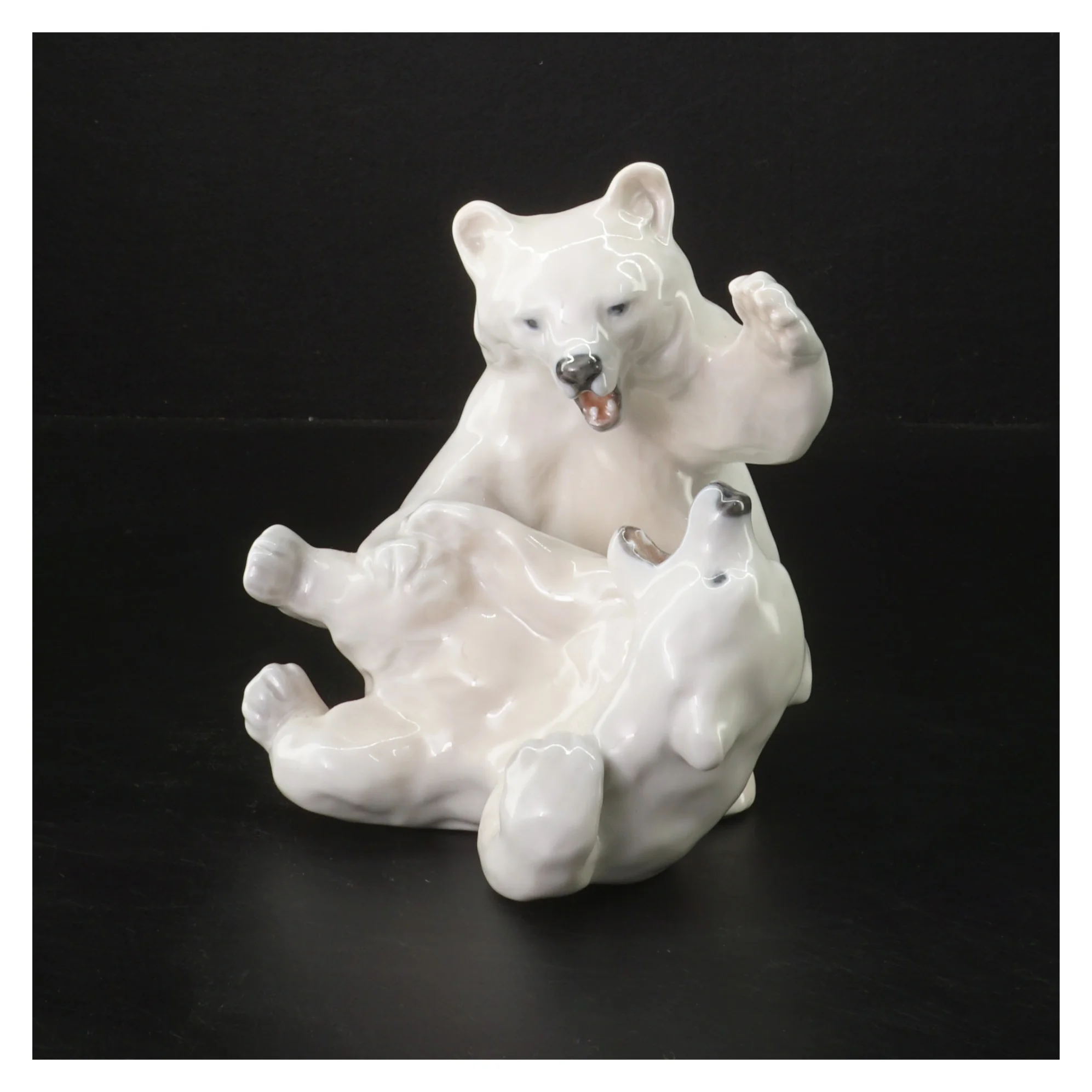 Porcelænsfigur af legende bjørne fra Royal Copenhagen (str. 15 cm)