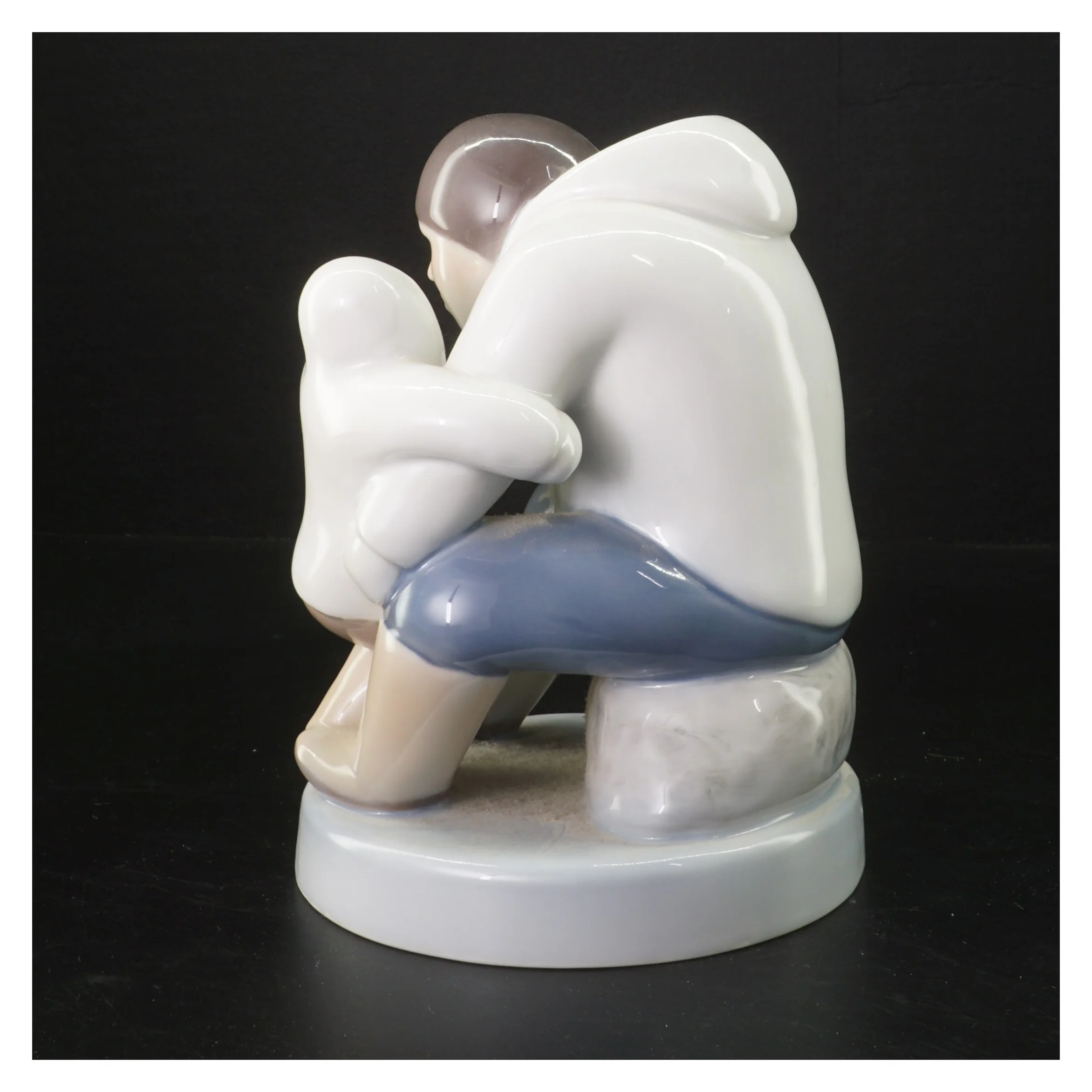 Porcelænsfigur af far med barn fra B&G (str. 21 cm)