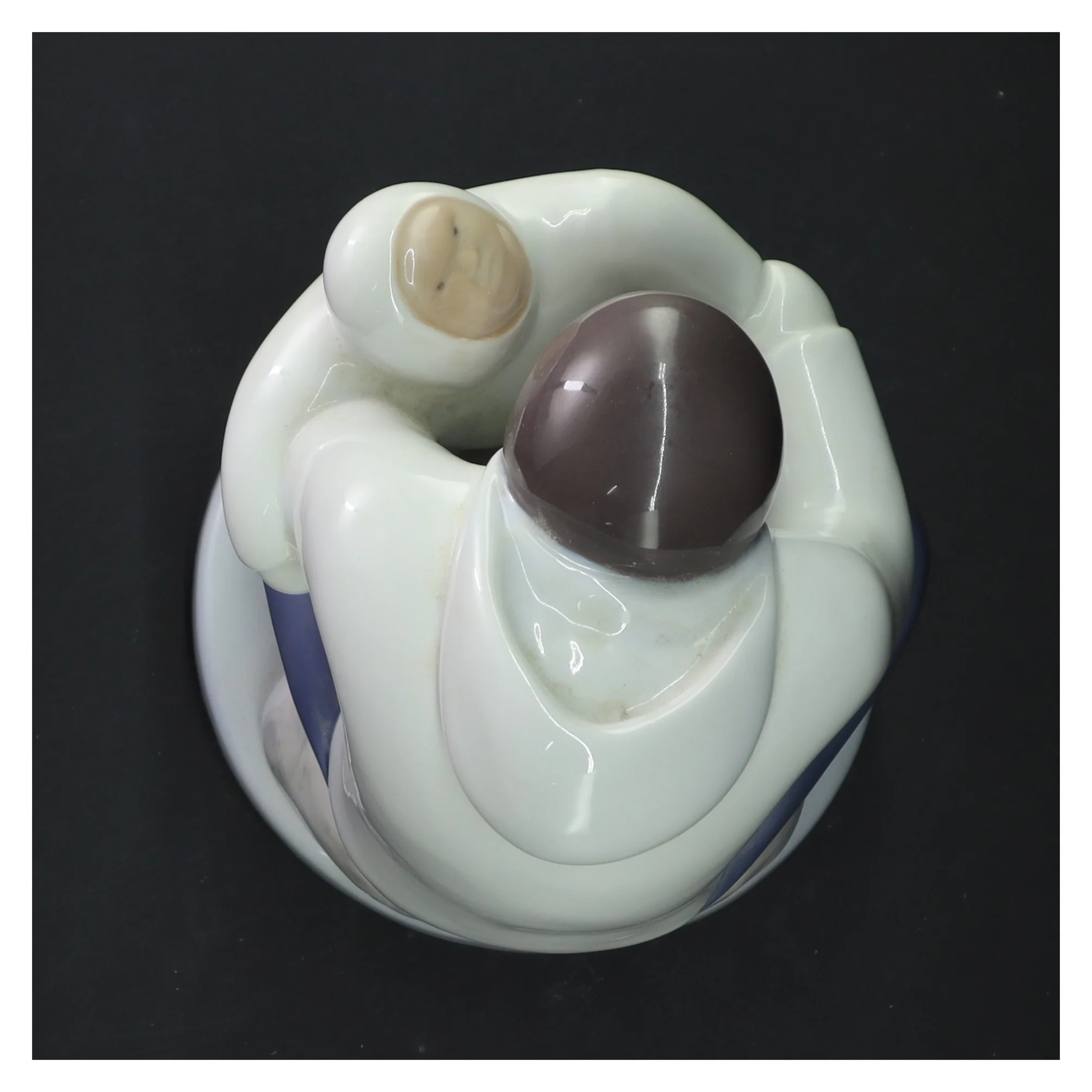 Porcelænsfigur af far med barn fra B&G (str. 21 cm)