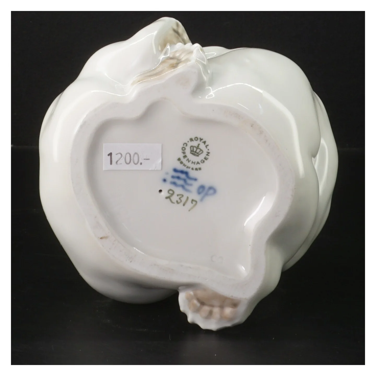 Porcelænsfigur af isbjørn fra Royal Copenhagen (str. 15x15 cm)