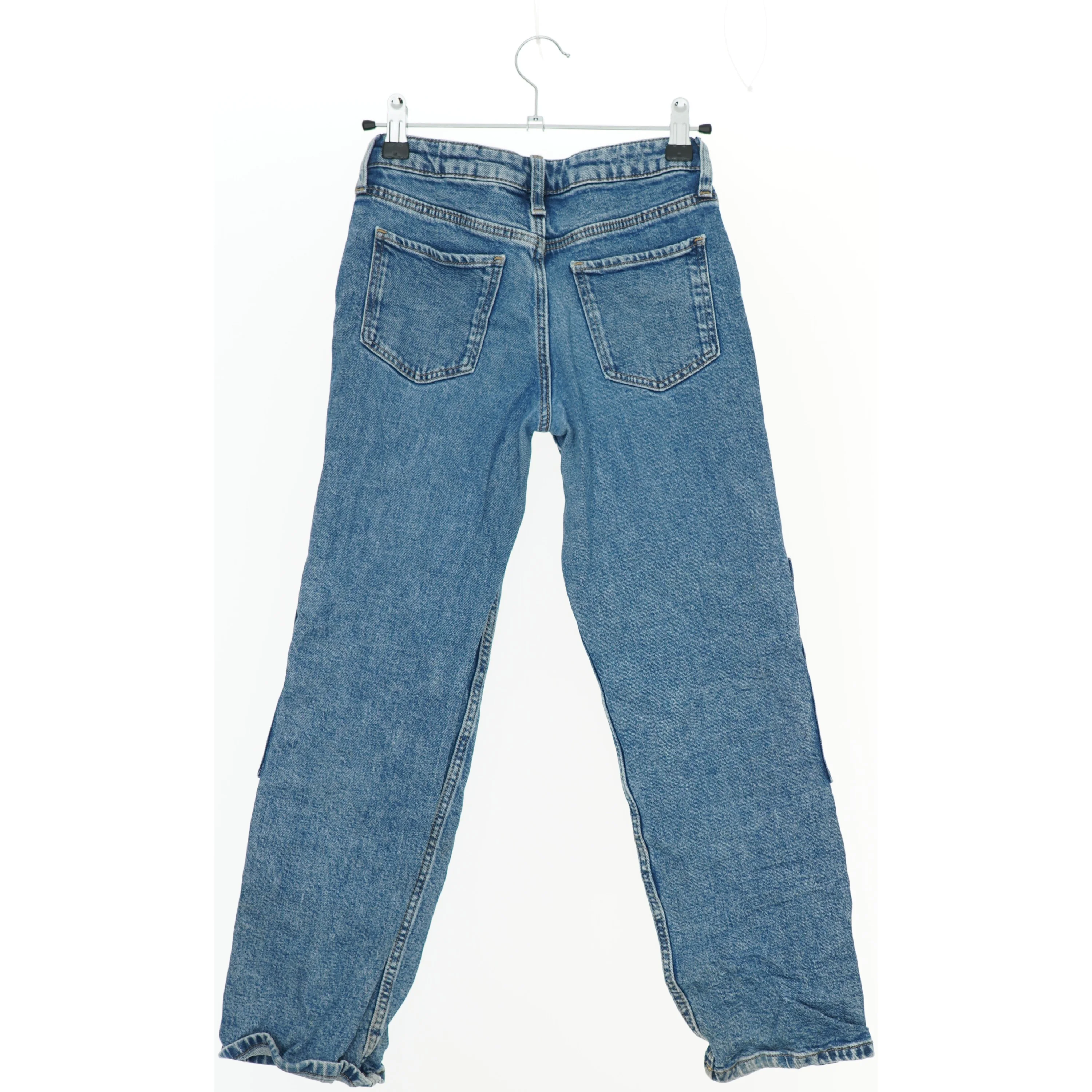 Jeans med lommer fra H&M (str. 140)