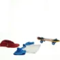 Dukke skateboard, t-shirt, kasket og sko fra Build a Bear (str. 23 x, 9,5 cm og 14 x 19 cm)