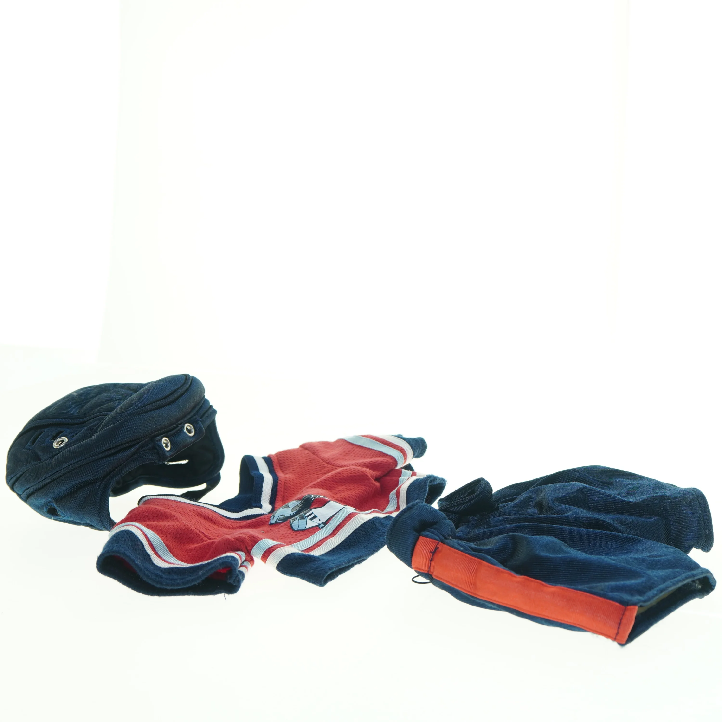 Sports tøj med kasket fra Build a Bear (str. 17 x 20 cm og 15 x, 19 cm)