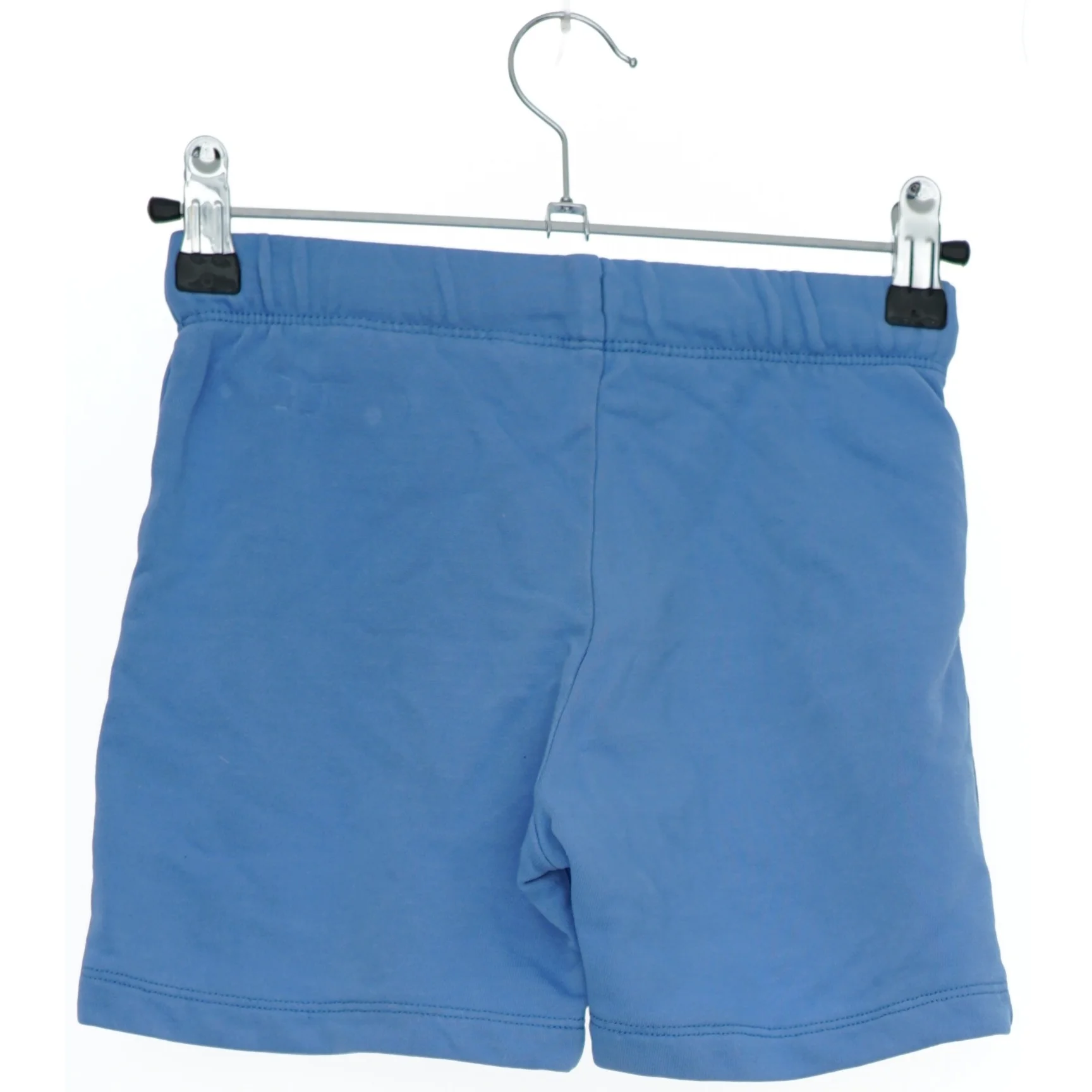 Pokémon shorts med Pikachu motiv fra H&M (str. 110)