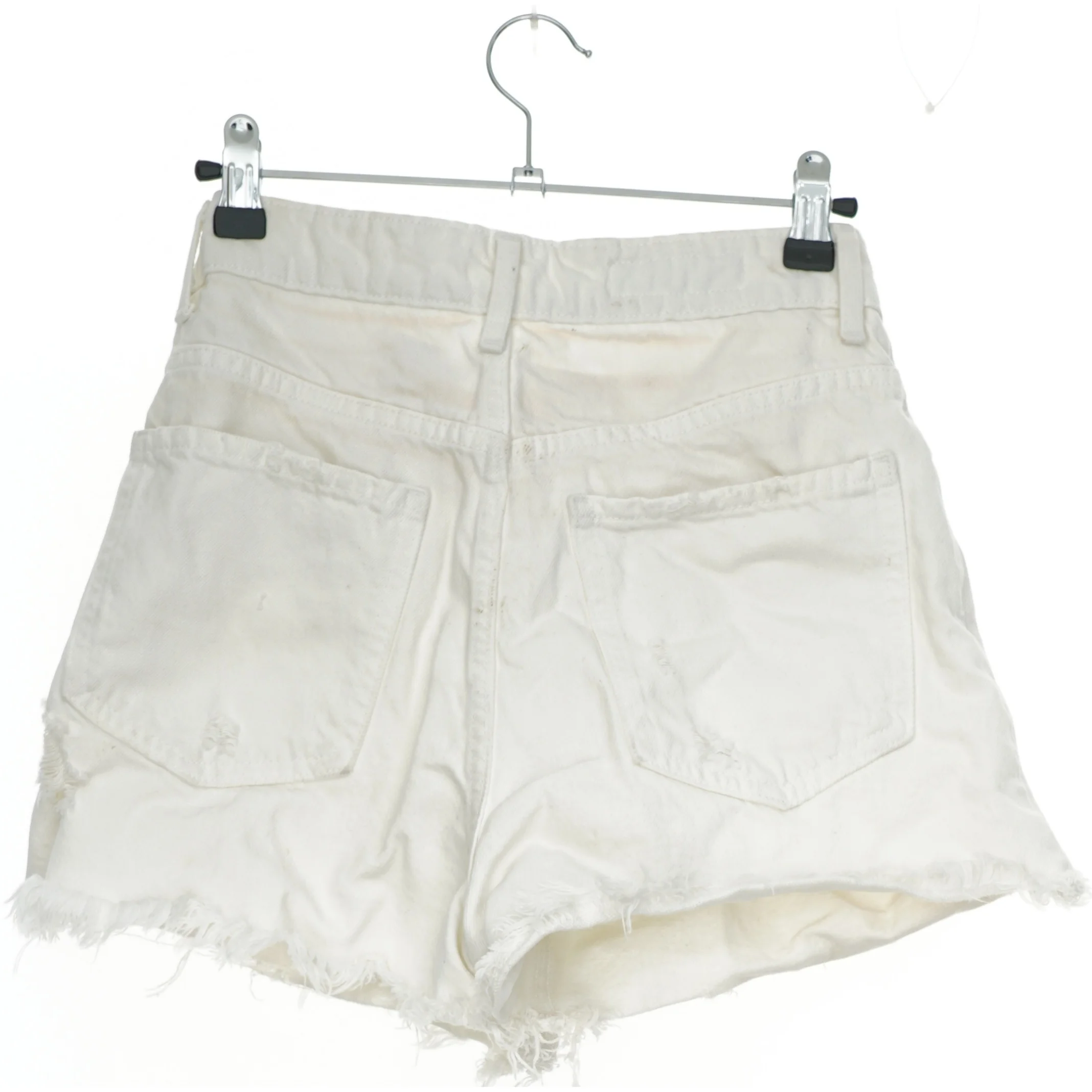 Hvide denim shorts med flossede kanter fra Zara (str. S)