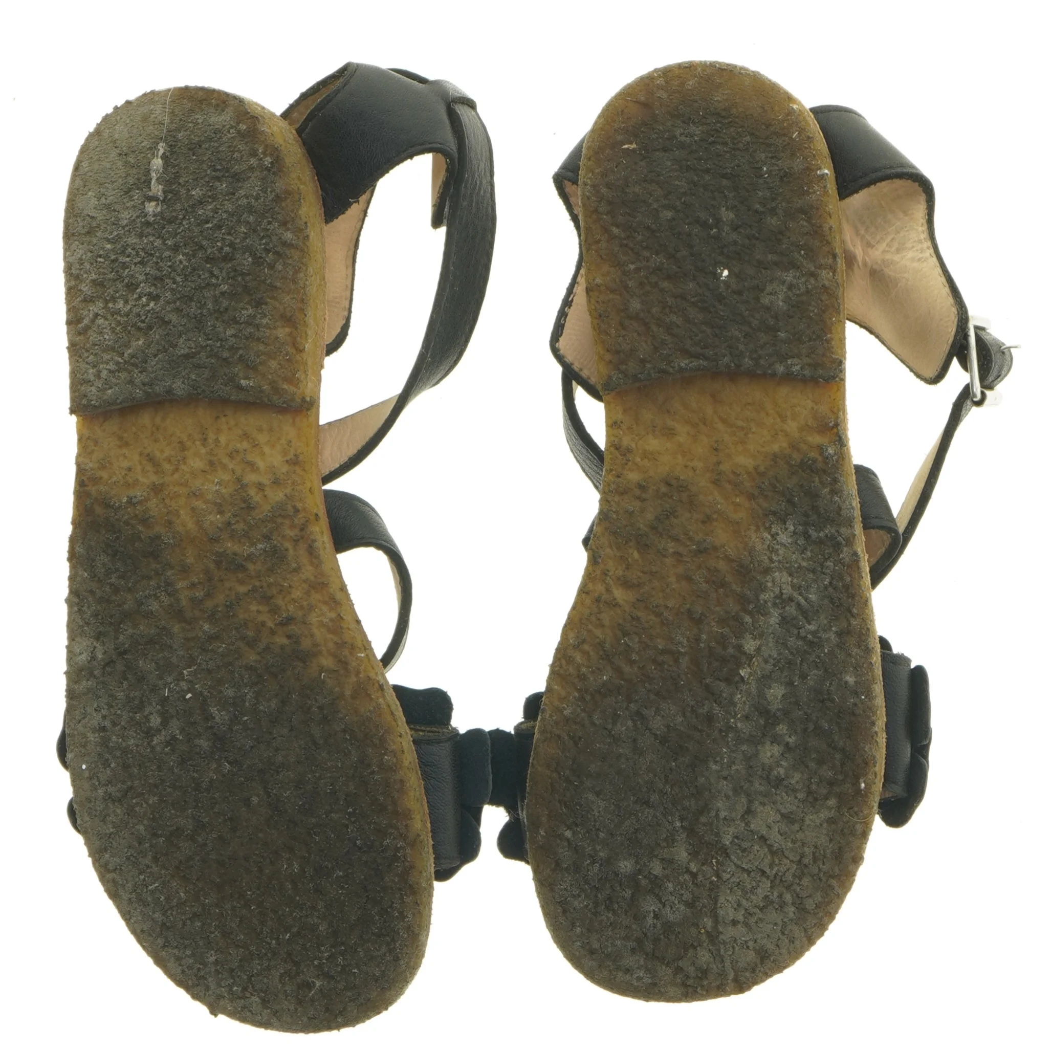 Sorte sandaler med blomsterdetalje (str. 37 )