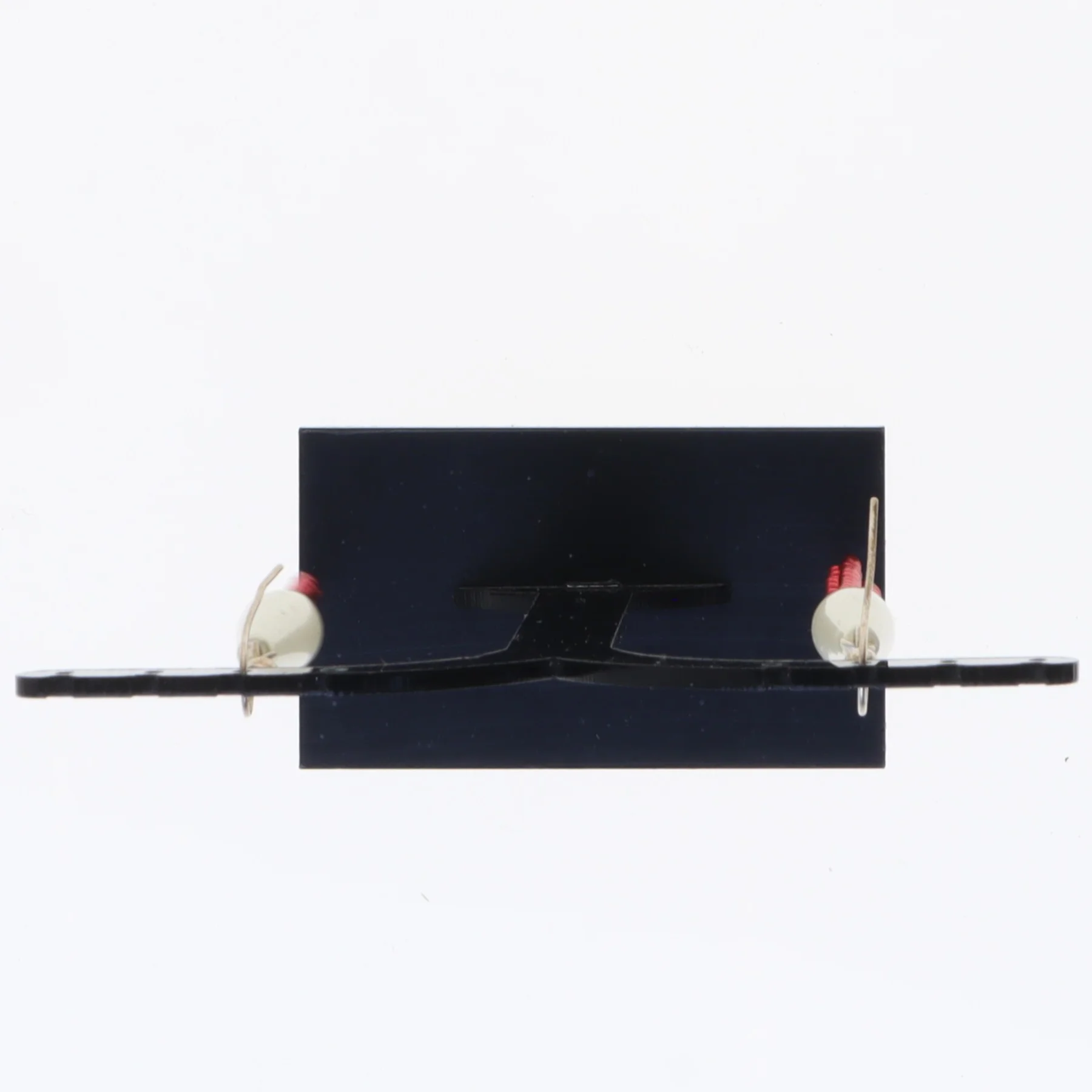 Øreringe med hvid dråbe og rød kæde (str. 9 x 1 cm)