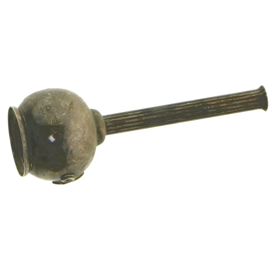 Gammel vase af messing (str. 12 cm)