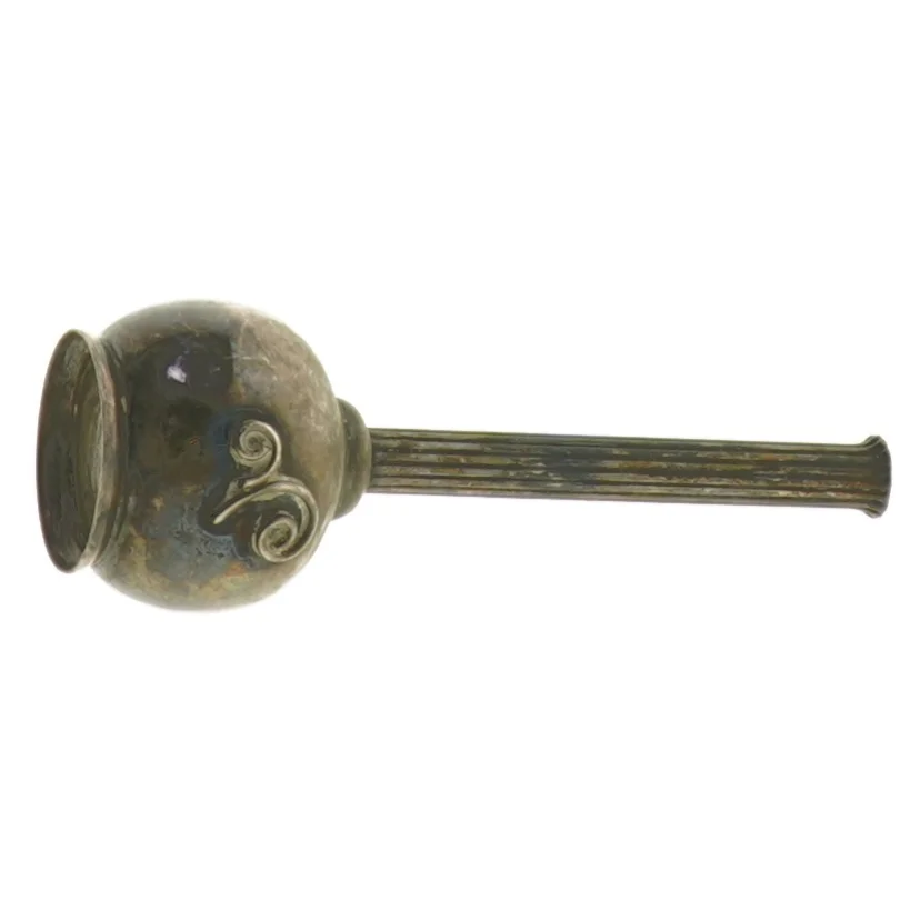 Gammel vase af messing (str. 12 cm)