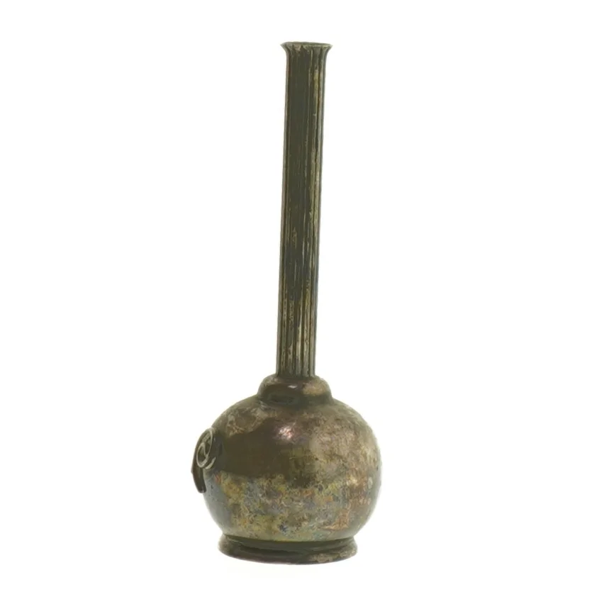 Gammel vase af messing (str. 12 cm)