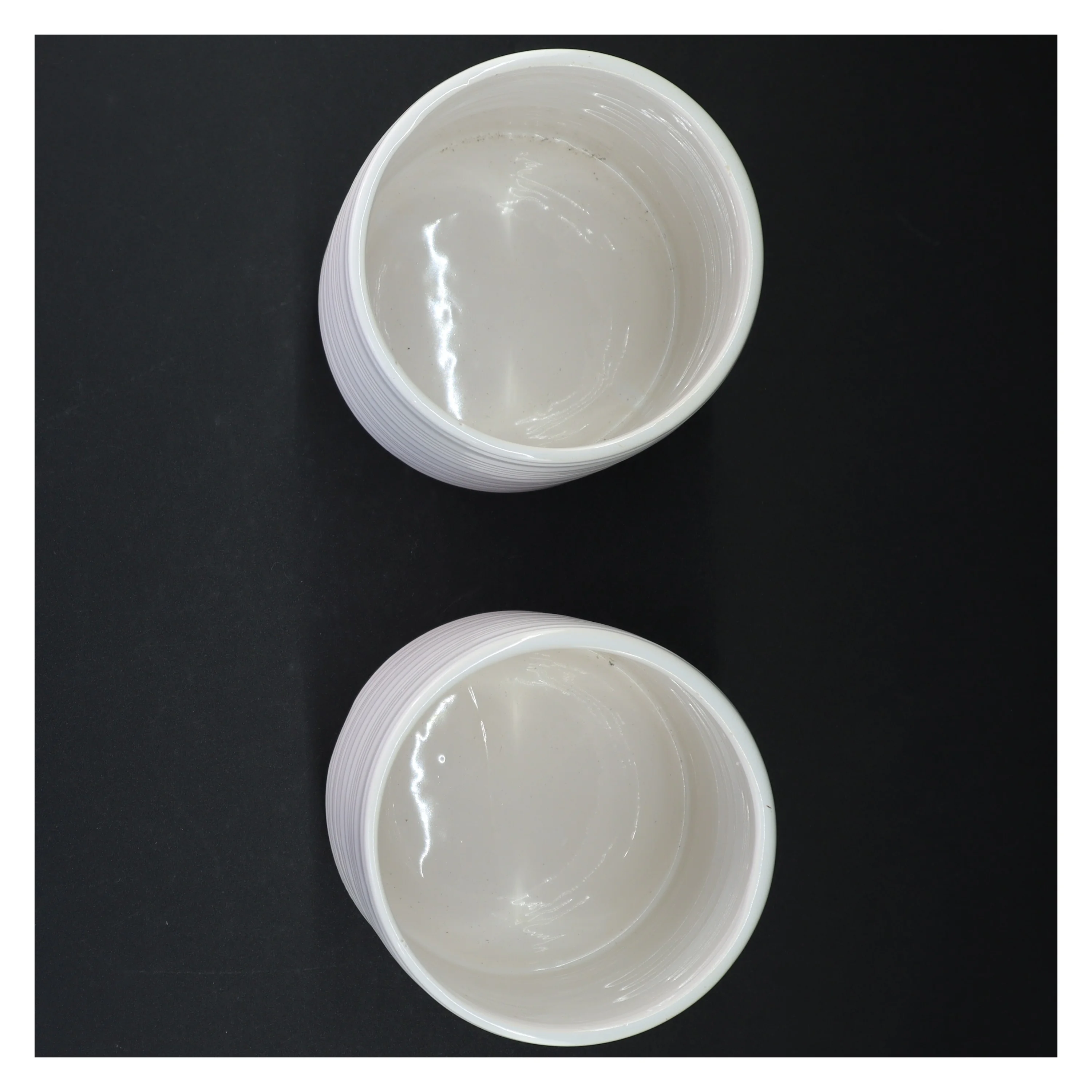 Hvide keramik blomsterkrukker fra Queen (str. Ø, 12 x 13 cm)