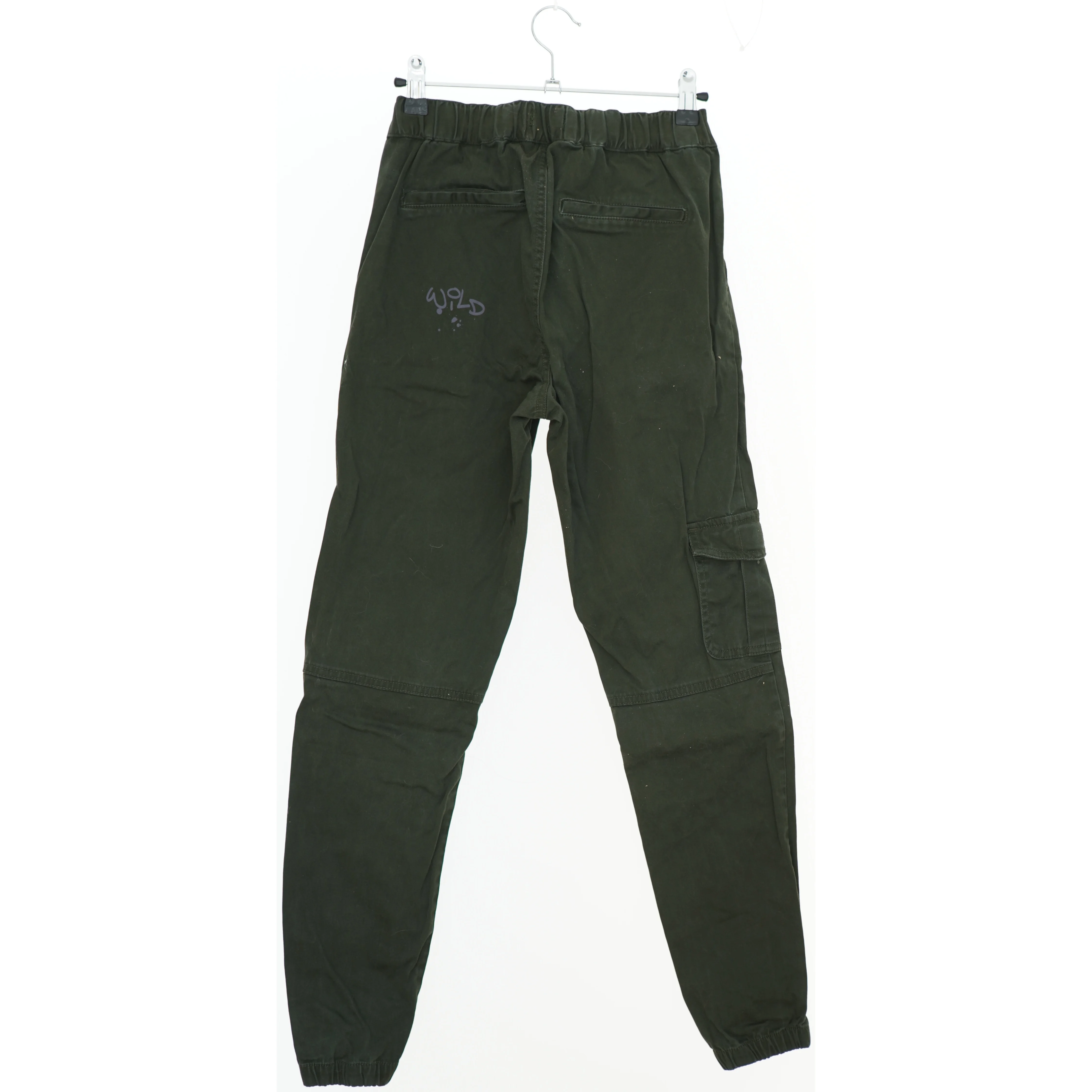 Grønne børnebukser med dinosaurmotiv fra VRS (str. 152)