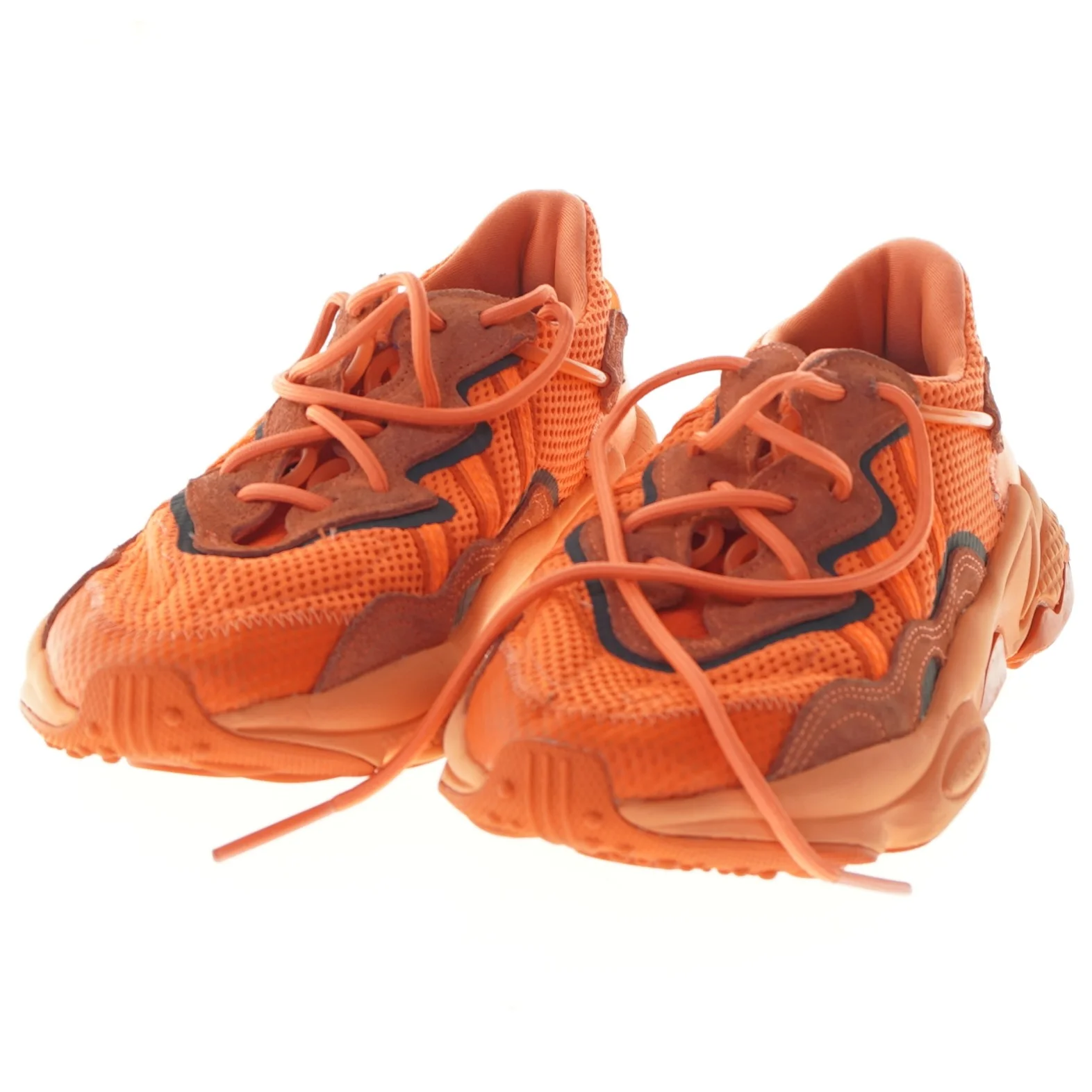 Adidas Ozweego “Hi-Res Coral” (str. 38 )