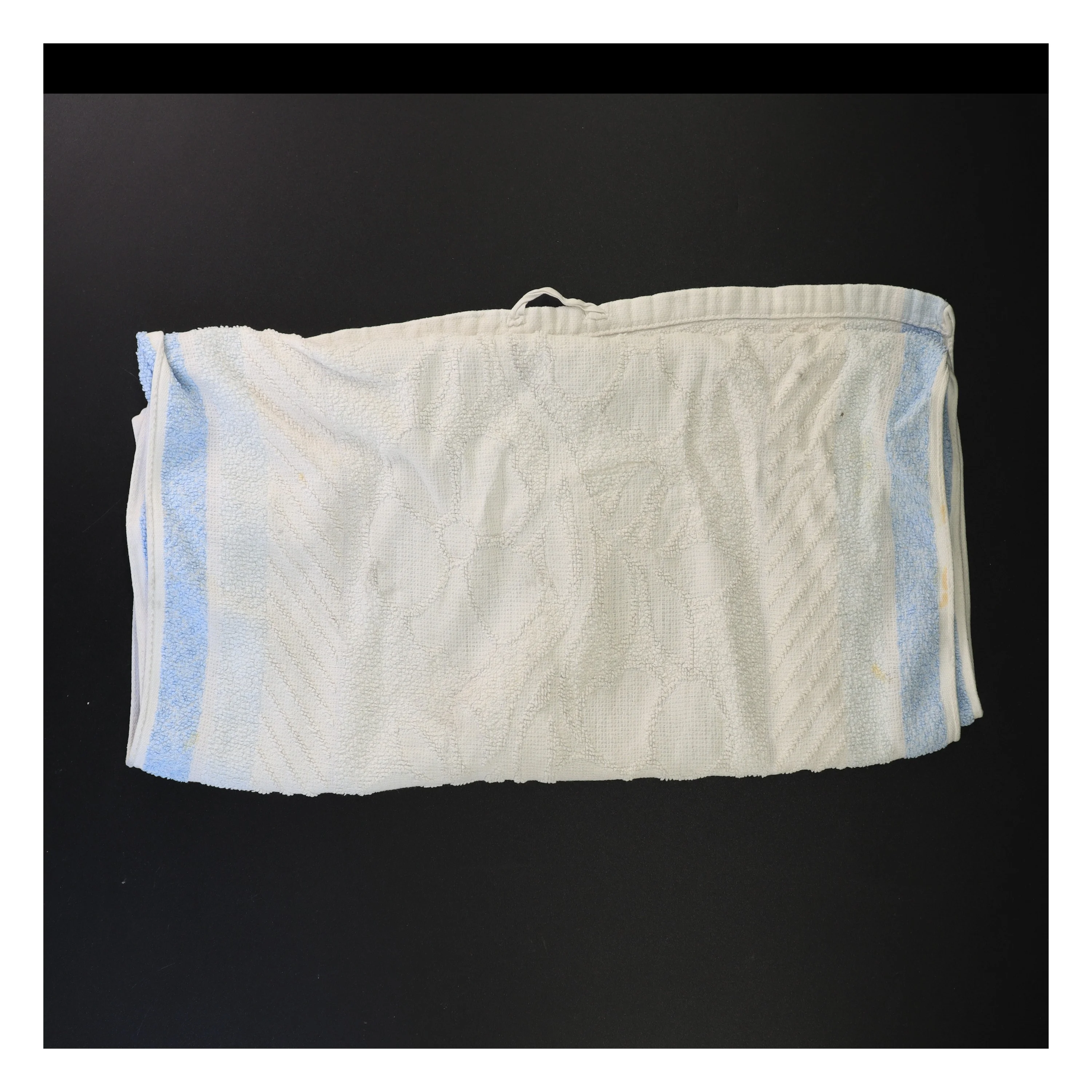 Hvidt og blåt håndklæde (str. 80 x 45 cm)